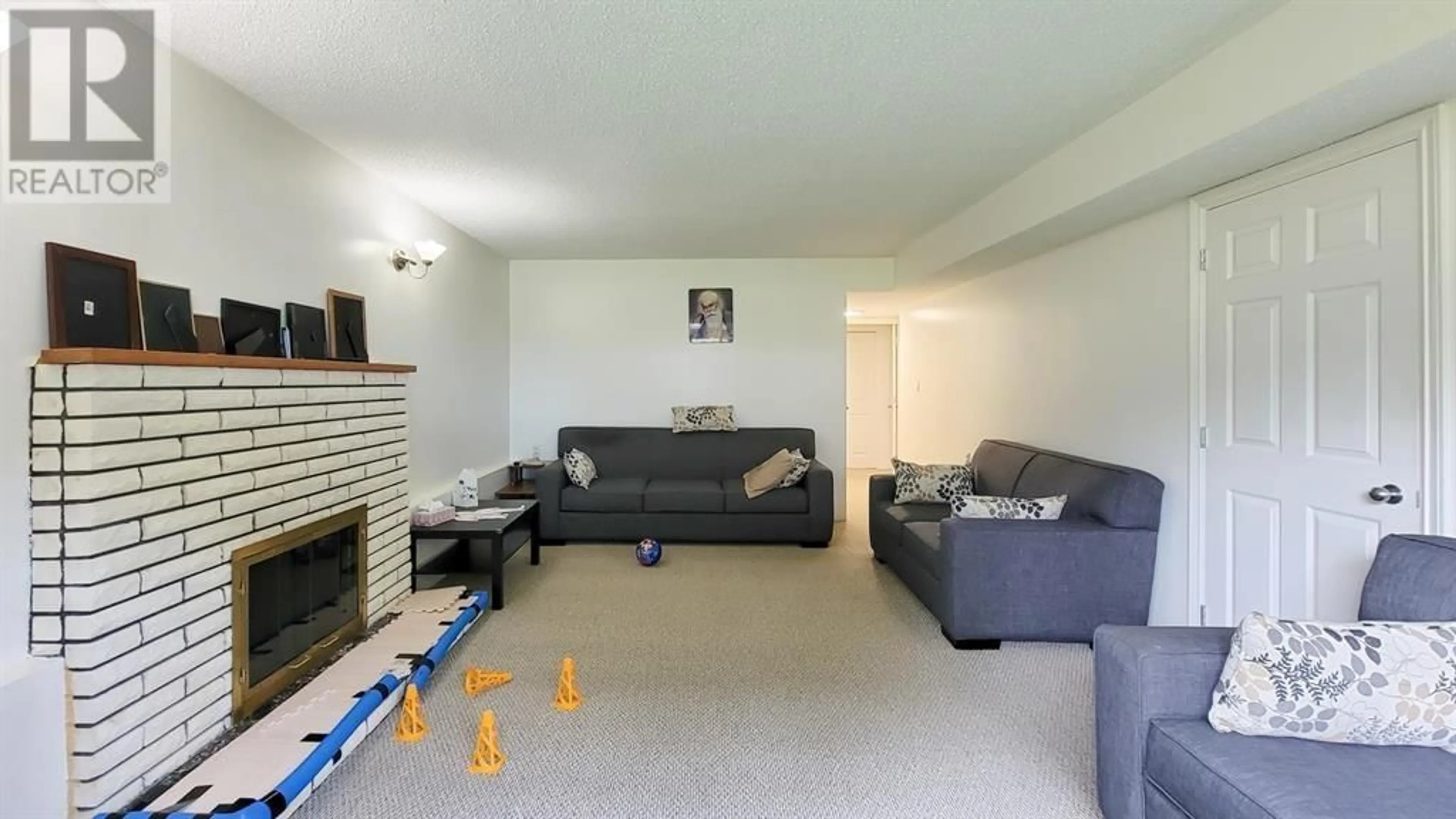 Living room with furniture, unknown for 5182 CLINTON STREET, Burnaby British Columbia V5J2L4