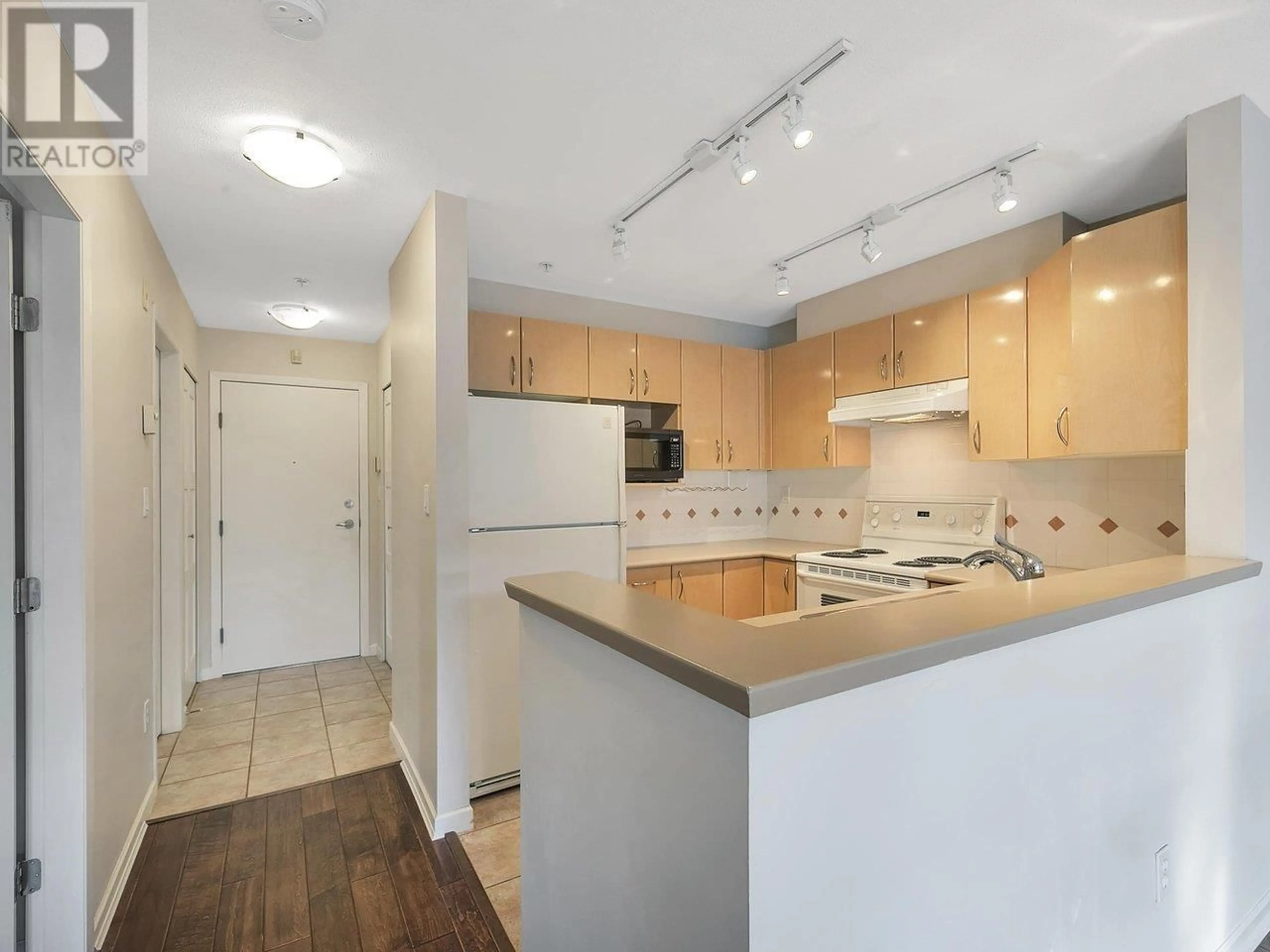 Standard kitchen, unknown for 309 3083 W 4TH AVENUE, Vancouver British Columbia V6K1R5