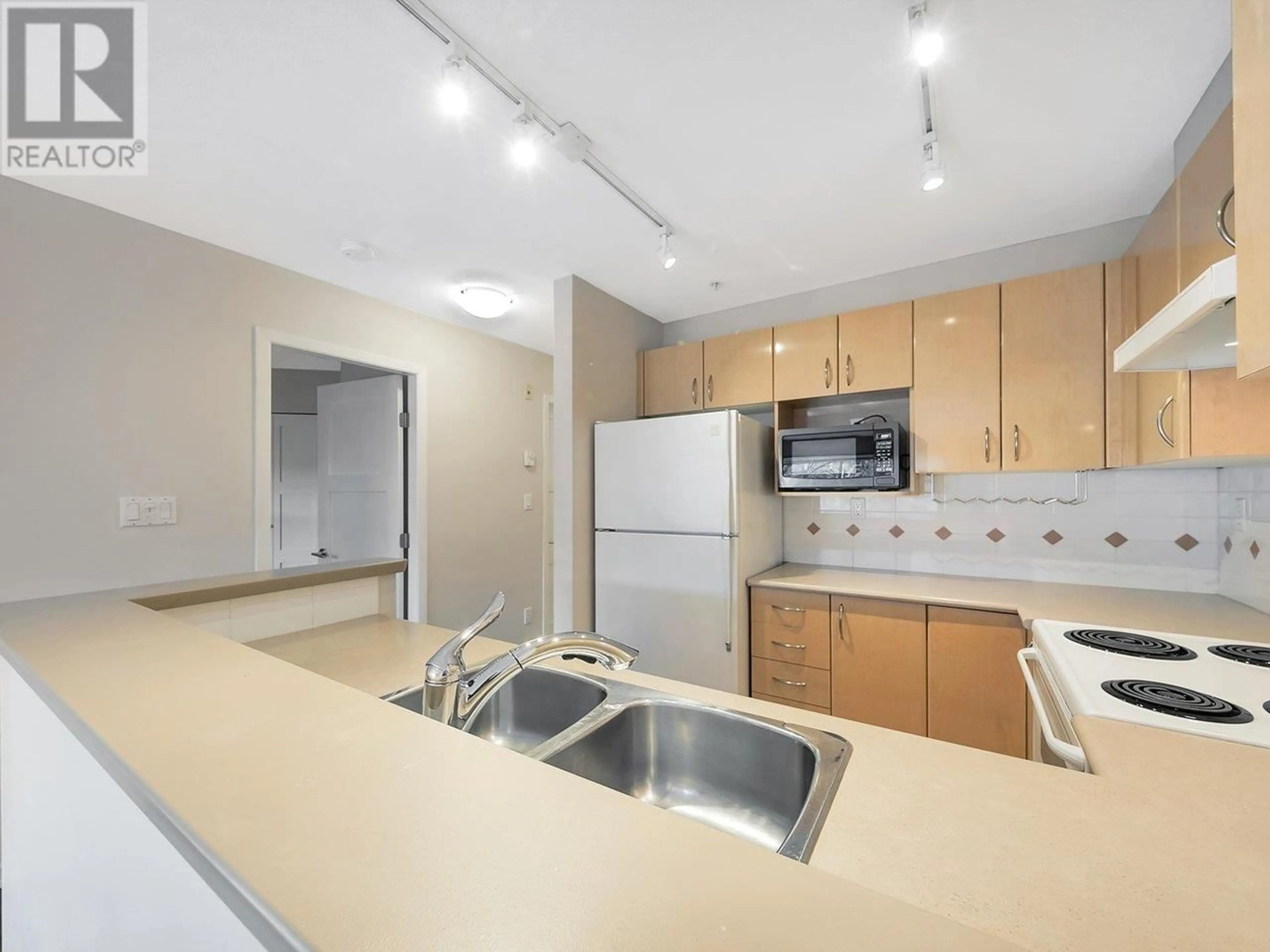 Standard kitchen, unknown for 309 3083 W 4TH AVENUE, Vancouver British Columbia V6K1R5