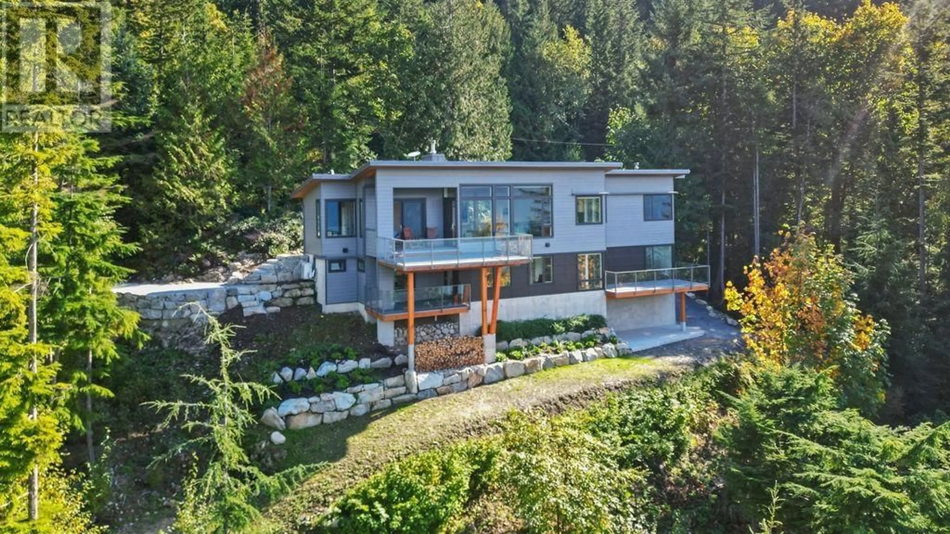 A pic from outside/outdoor area/front of a property/back of a property/a pic from drone, unknown for 1135 COPPER DRIVE, Britannia Beach British Columbia V8B1J2