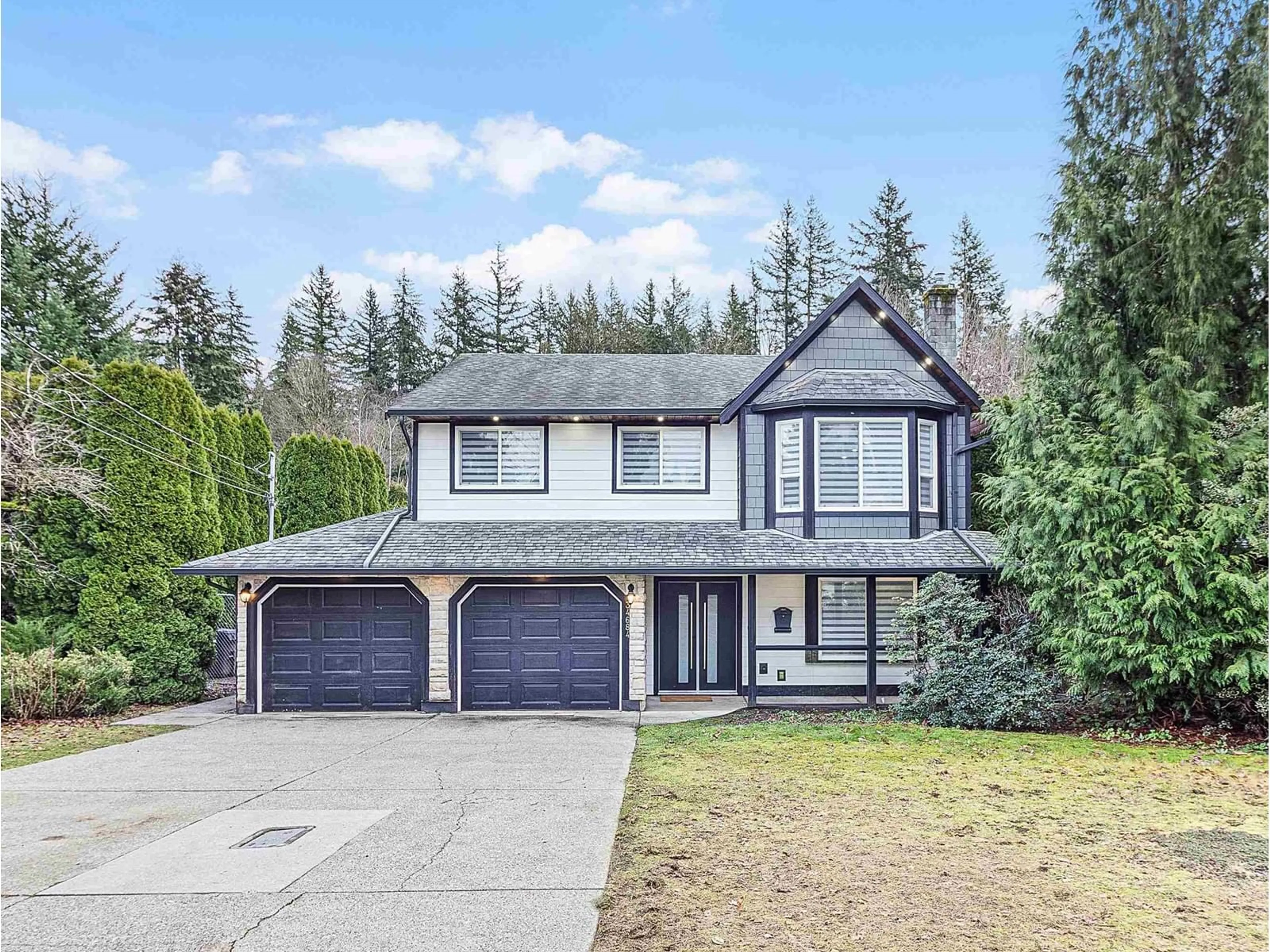 A pic from outside/outdoor area/front of a property/back of a property/a pic from drone, street for 34684 LABURNUM AVENUE, Abbotsford British Columbia V2S5J2