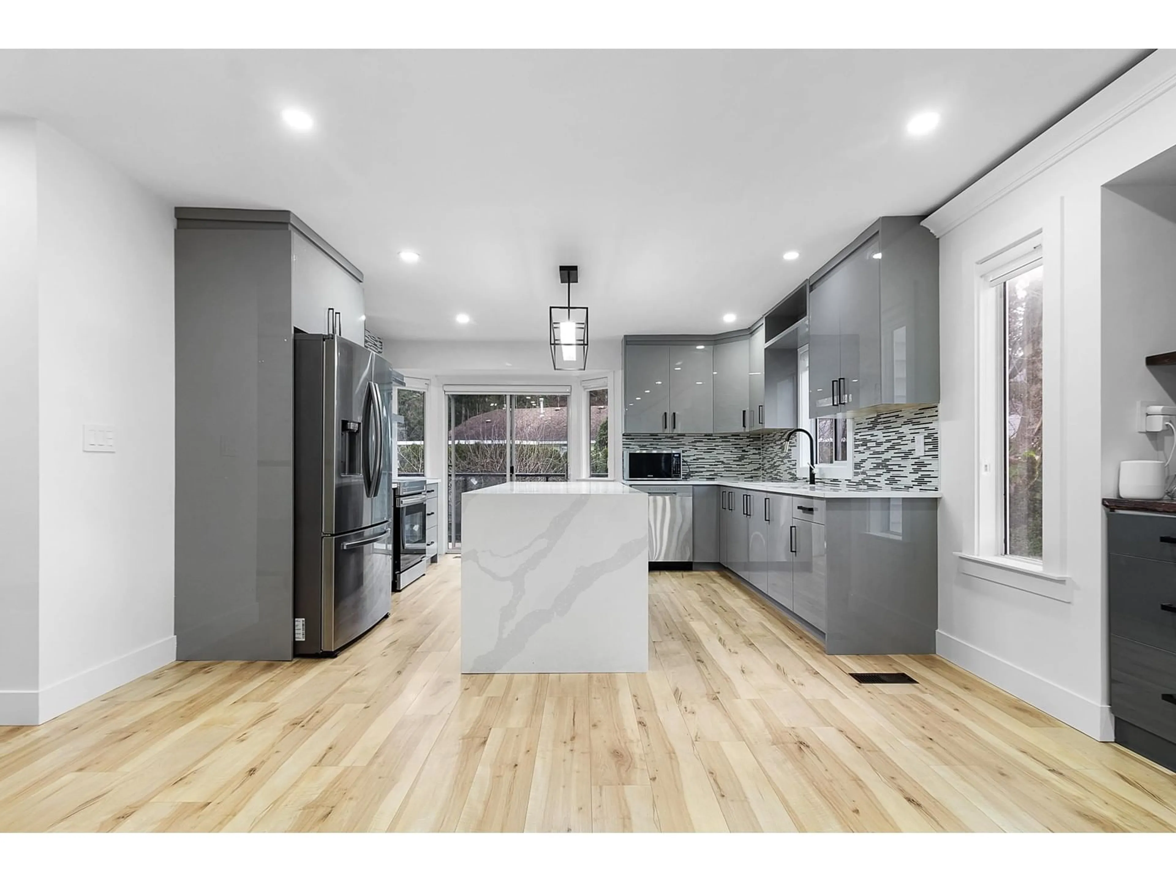 Open concept kitchen, unknown for 34684 LABURNUM AVENUE, Abbotsford British Columbia V2S5J2