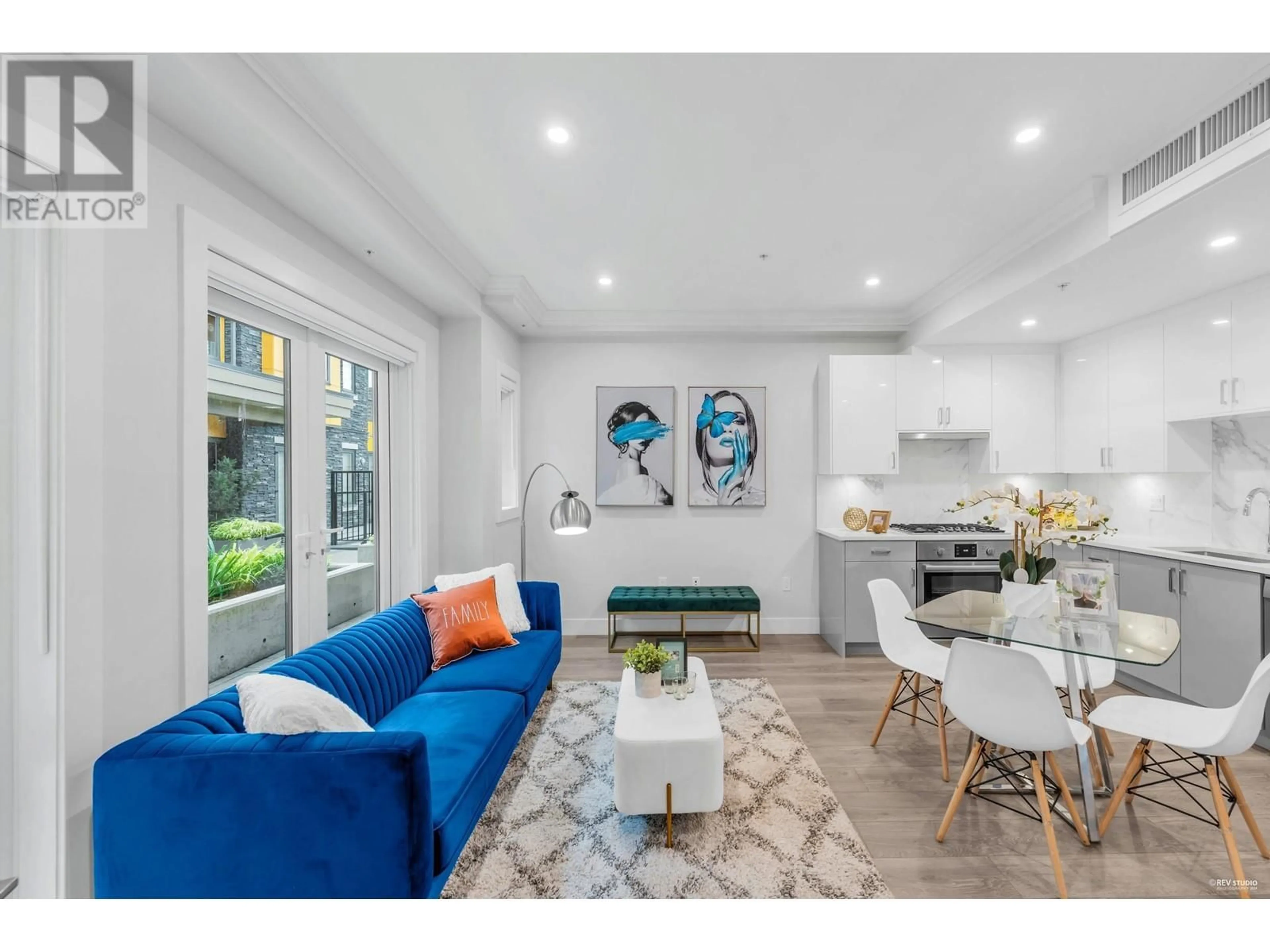 Open concept kitchen, ceramic/tile floor for 24 - 7565 OAK STREET, Vancouver British Columbia V6P4A4
