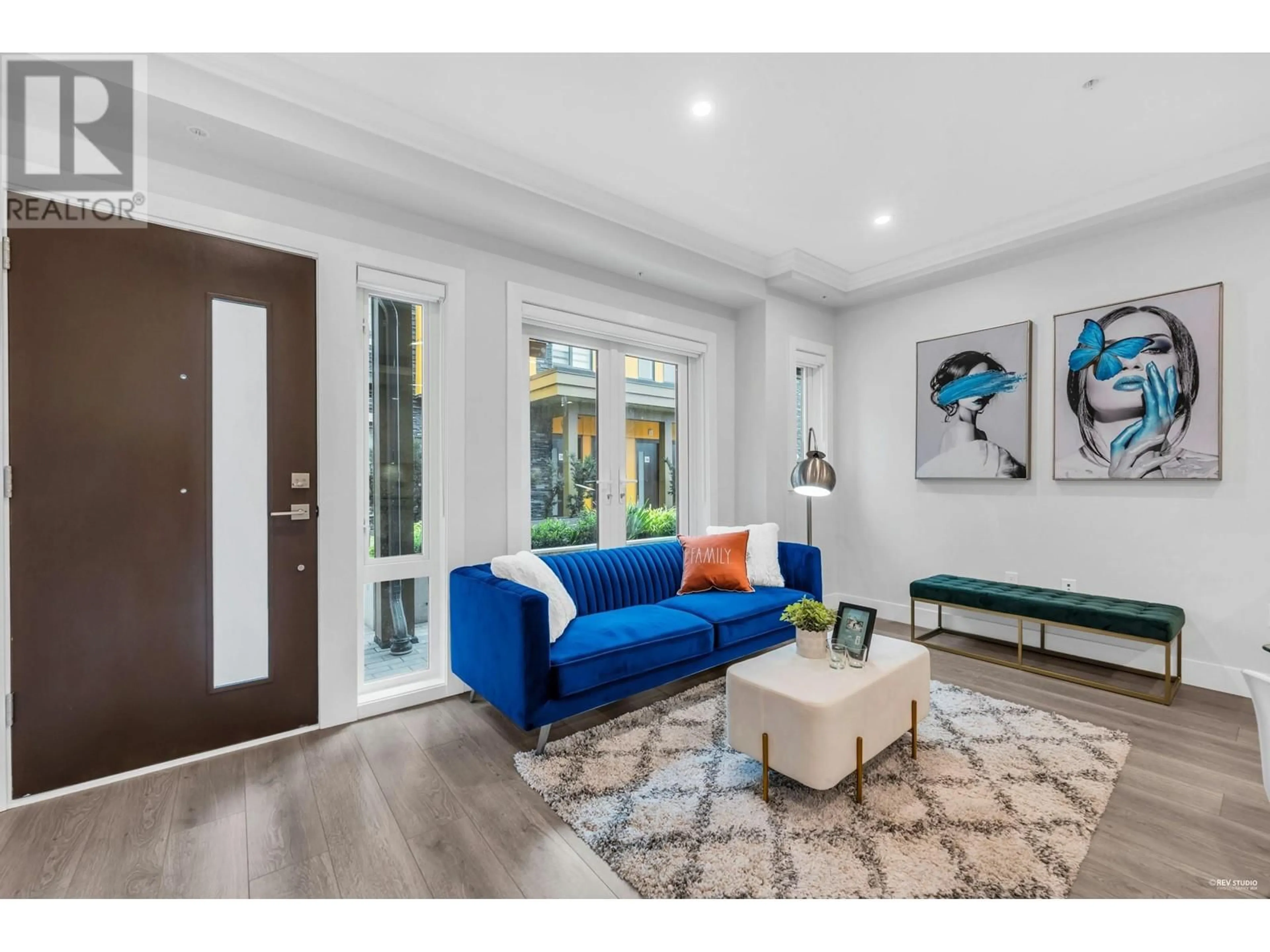 Living room with furniture, unknown for 24 - 7565 OAK STREET, Vancouver British Columbia V6P4A4