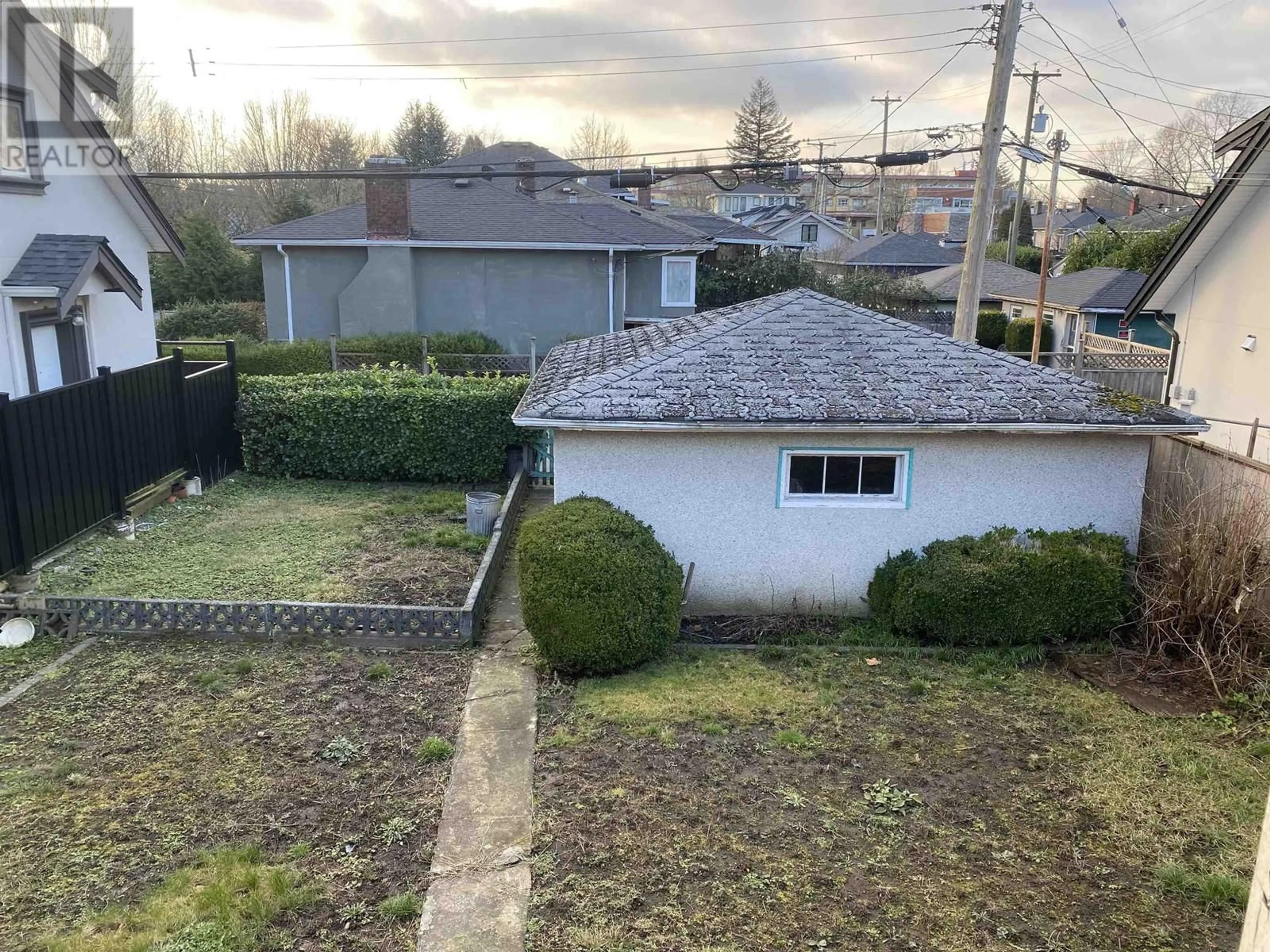 A pic from outside/outdoor area/front of a property/back of a property/a pic from drone, unknown for 3041 PENTICTON STREET, Vancouver British Columbia V5M3C5