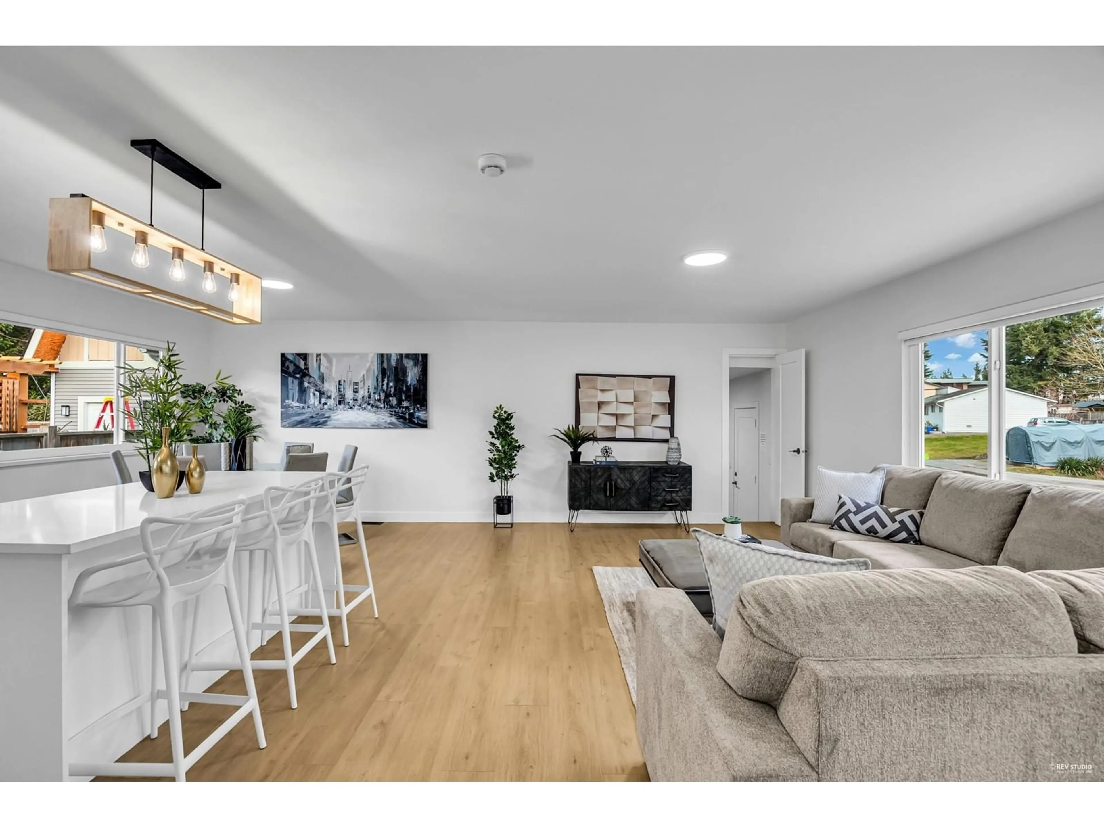 Living room with furniture, wood/laminate floor for 5001 205A STREET, Langley British Columbia V3A6B4