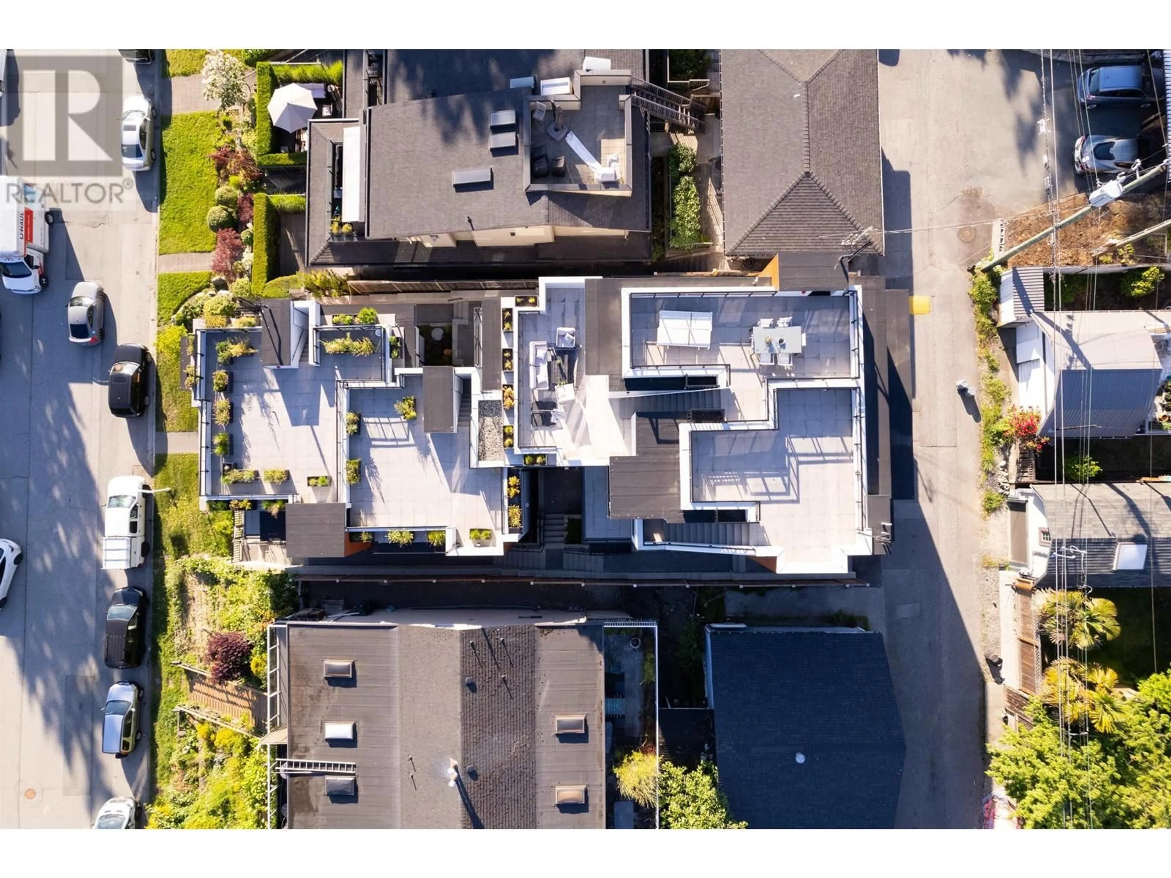 A pic from outside/outdoor area/front of a property/back of a property/a pic from drone, street for 1 434 E 1ST STREET, North Vancouver British Columbia V7L1B7