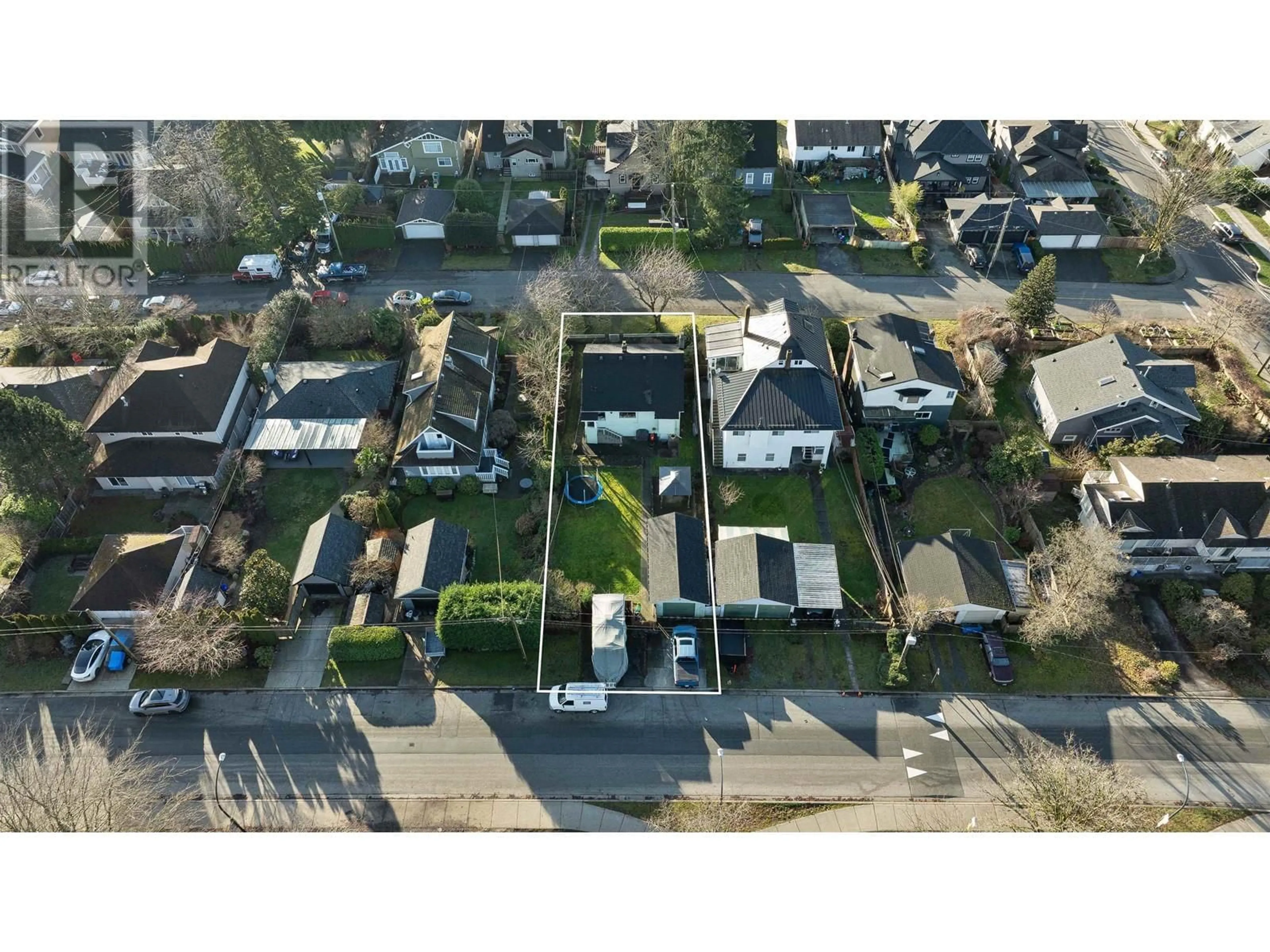 A pic from outside/outdoor area/front of a property/back of a property/a pic from drone, street for 420 LYON PLACE, North Vancouver British Columbia V7L1Y5