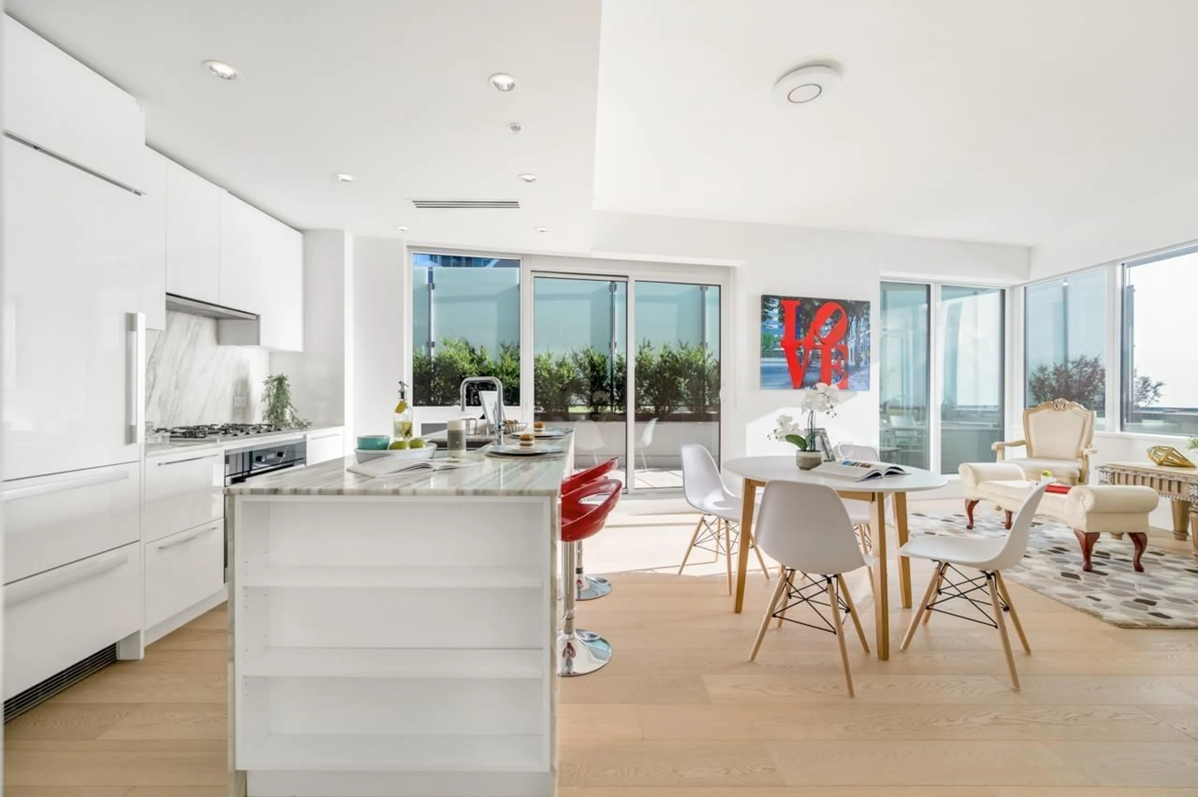 Contemporary kitchen, ceramic/tile floor for 405 1500 MARTIN STREET, Surrey British Columbia V4B0C2