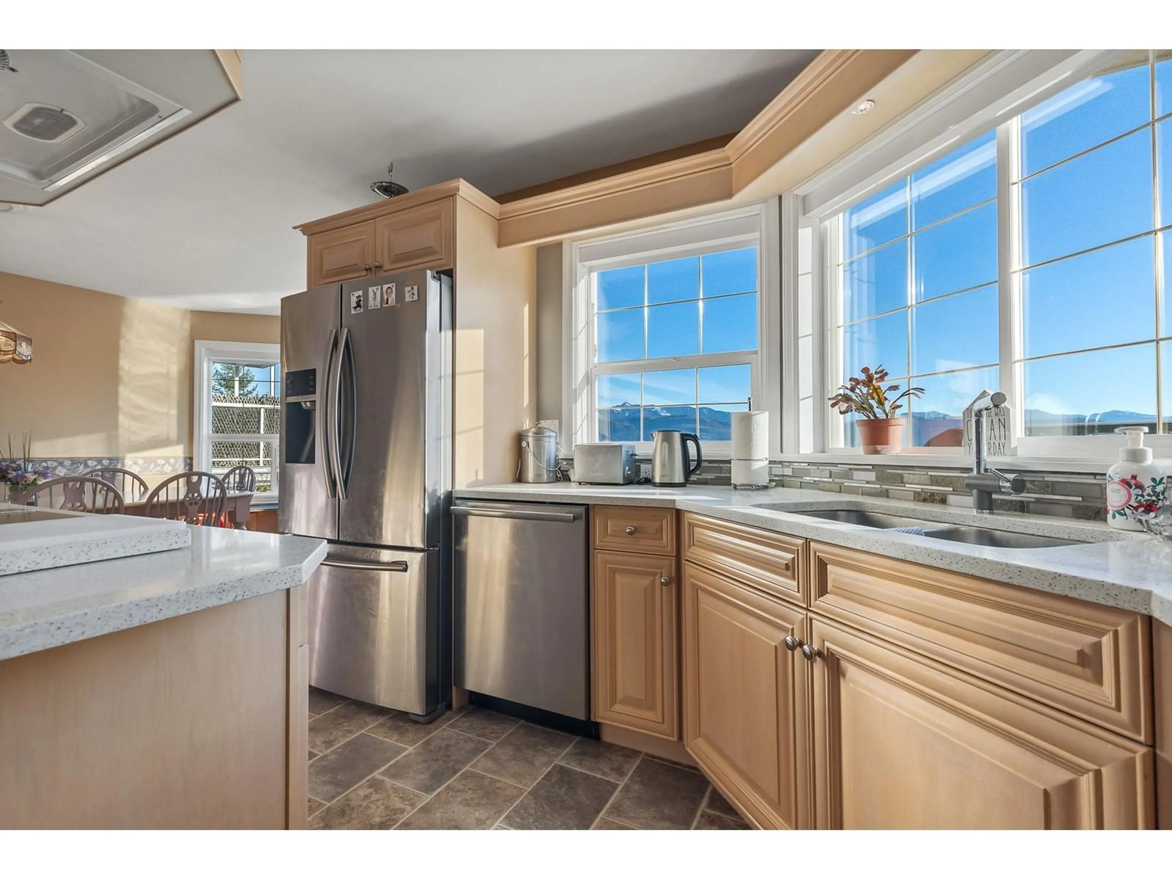 Open concept kitchen, ceramic/tile floor for 35958 STONERIDGE PLACE, Abbotsford British Columbia V3G1L9