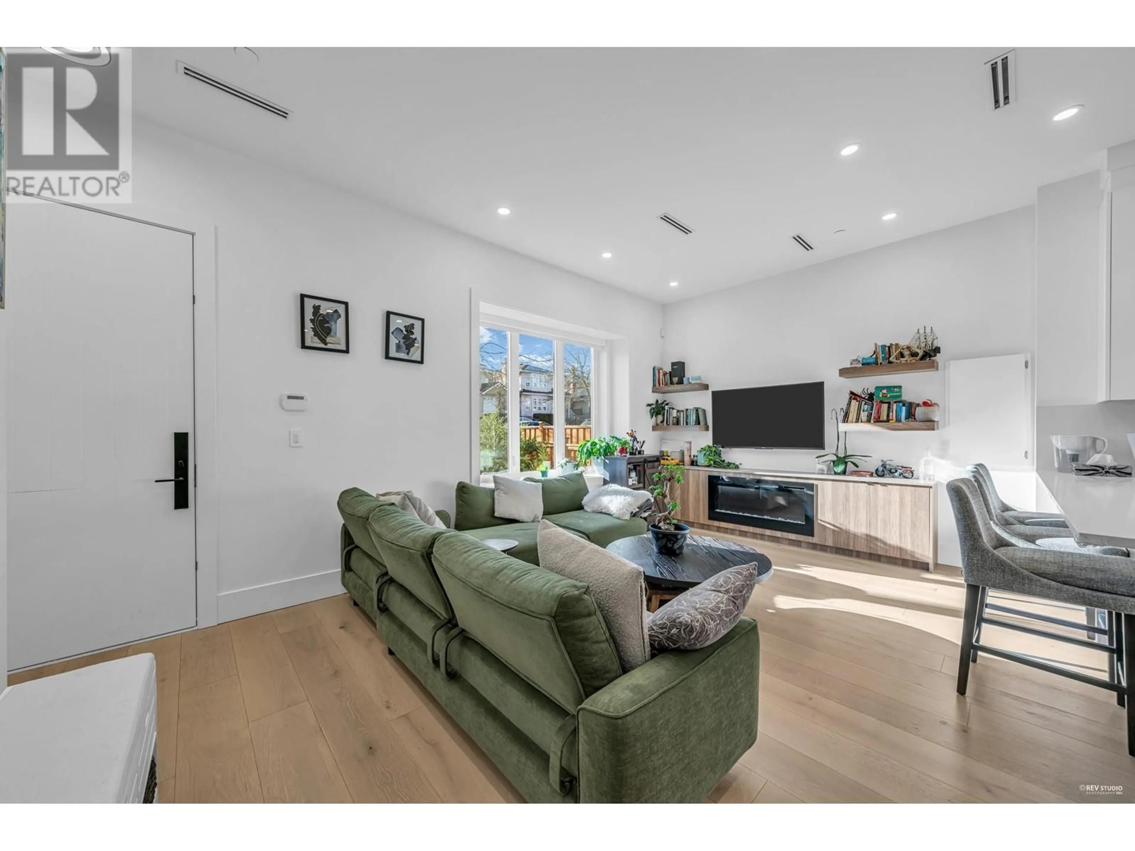 Living room with furniture, unknown for 1907 40TH AVENUE, Vancouver British Columbia V5P1J1