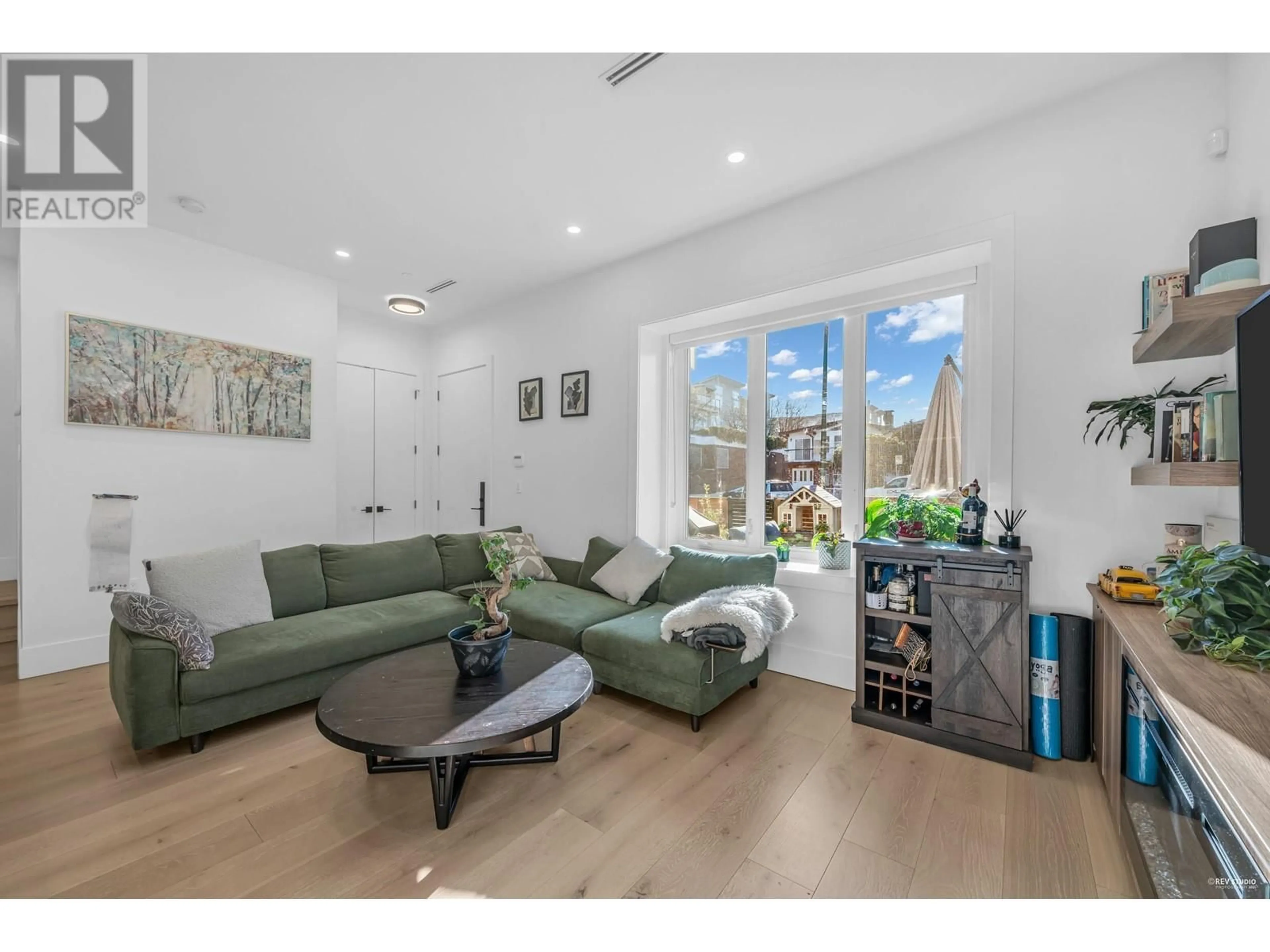 Living room with furniture, unknown for 1907 40TH AVENUE, Vancouver British Columbia V5P1J1