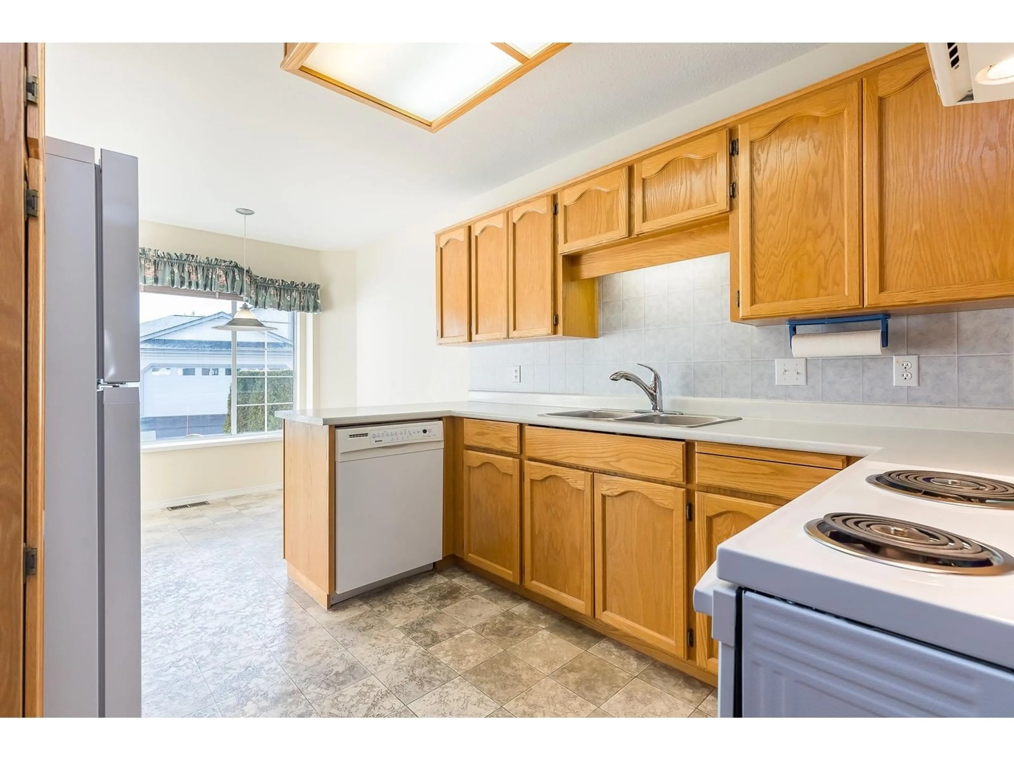 Standard kitchen, unknown for 26 33922 KING ROAD, Abbotsford British Columbia V2S7N1