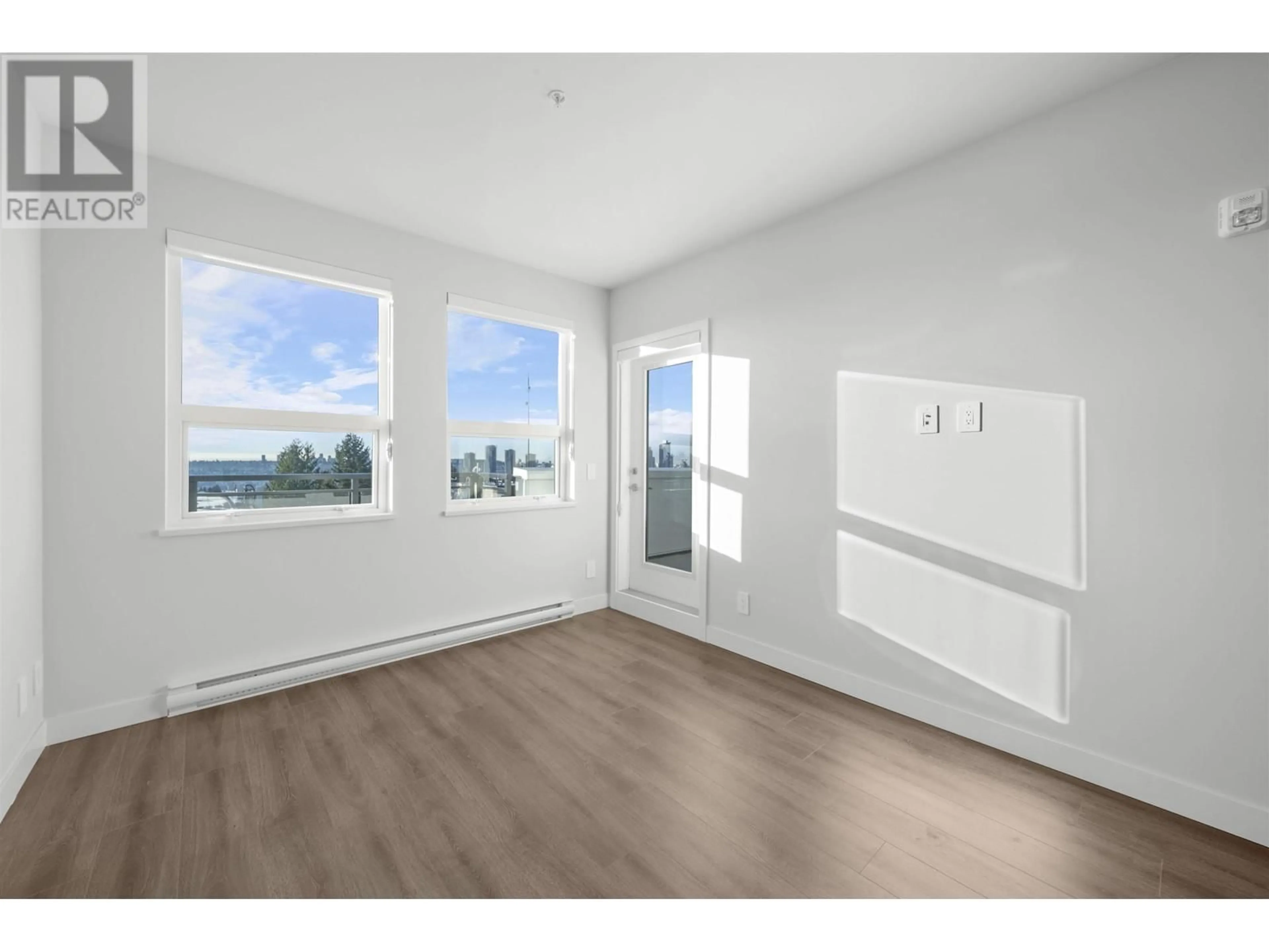 A pic of a room for 303 5535 HASTINGS STREET, Burnaby British Columbia V5B1R2