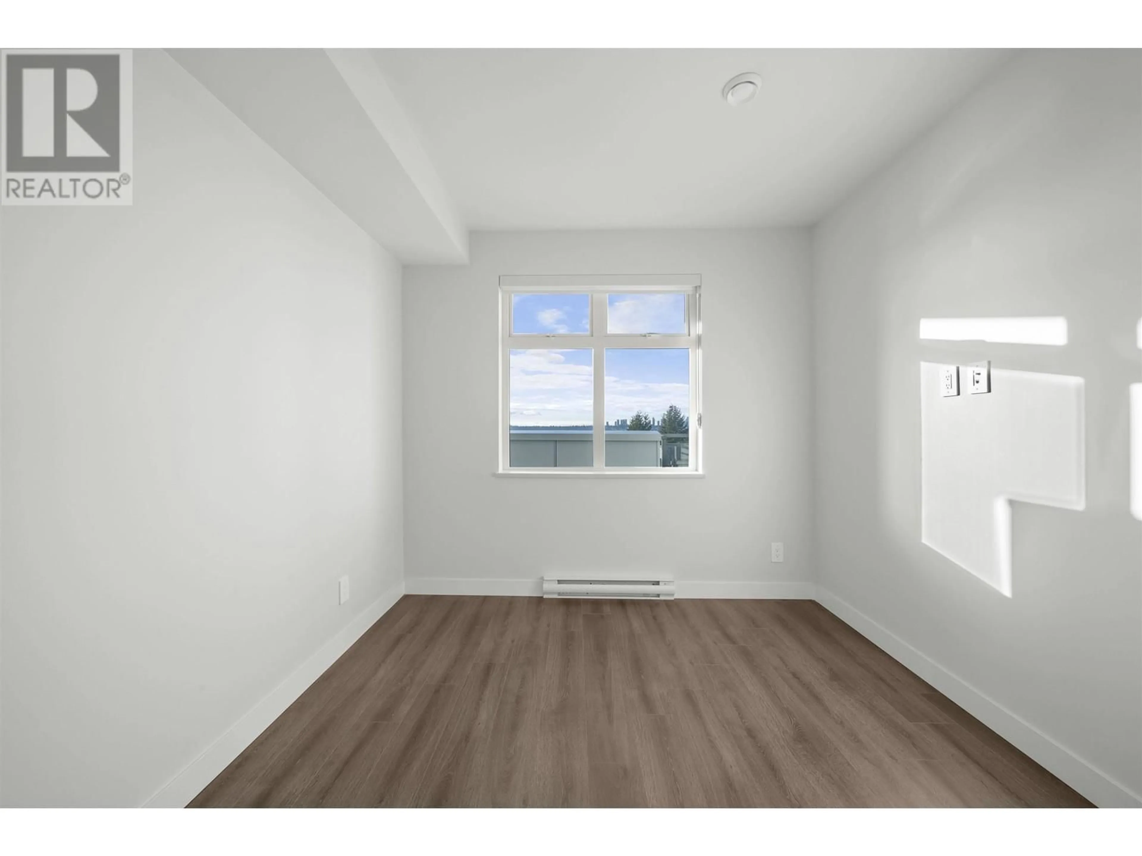 A pic of a room for 303 5535 HASTINGS STREET, Burnaby British Columbia V5B1R2