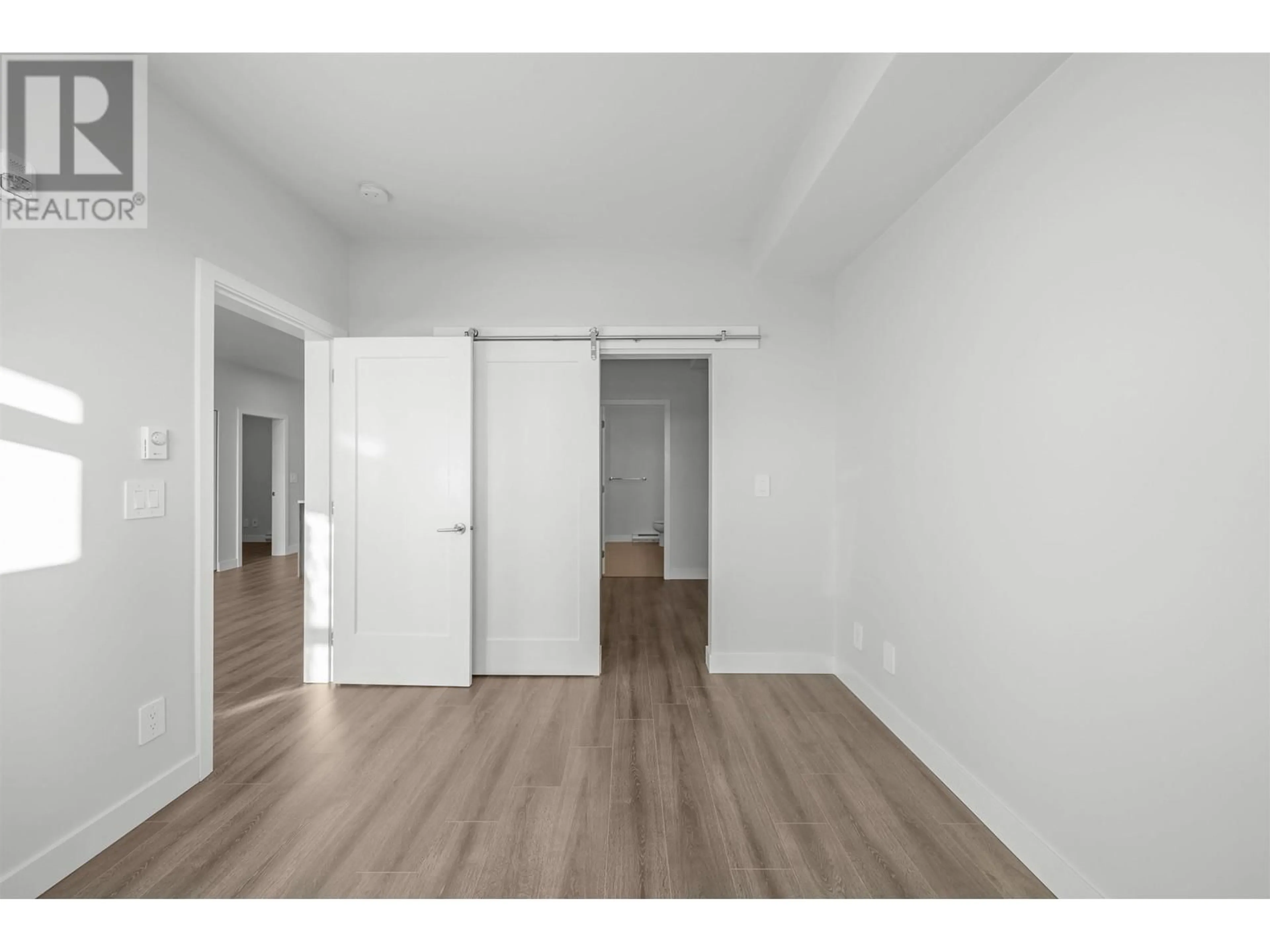 A pic of a room for 303 5535 HASTINGS STREET, Burnaby British Columbia V5B1R2