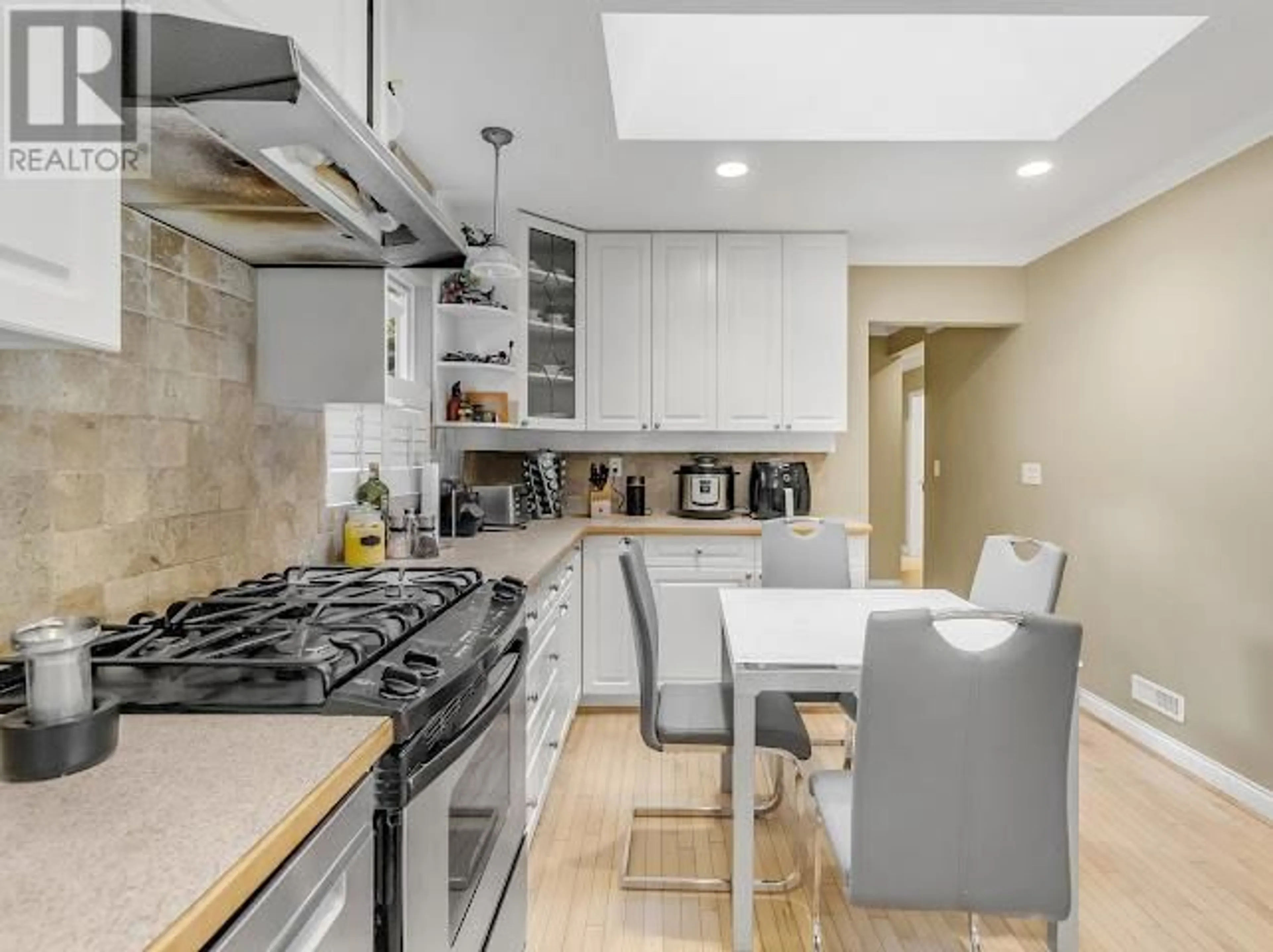 Contemporary kitchen, ceramic/tile floor for 4025 SUNSET BOULEVARD, North Vancouver British Columbia V7R3Y6