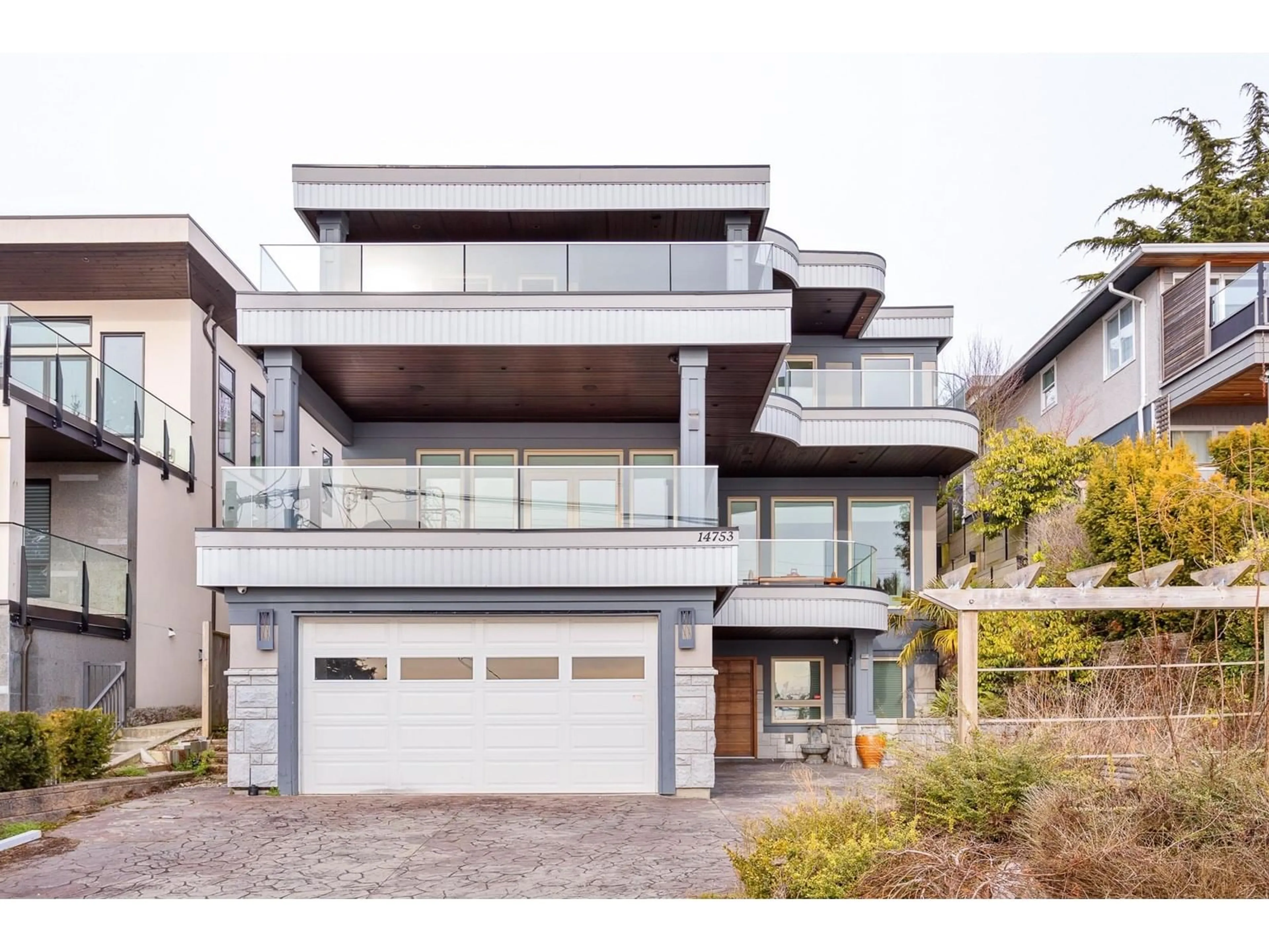 Home with vinyl exterior material, street for 14753 UPPER ROPER AVENUE, White Rock British Columbia V4B2E1