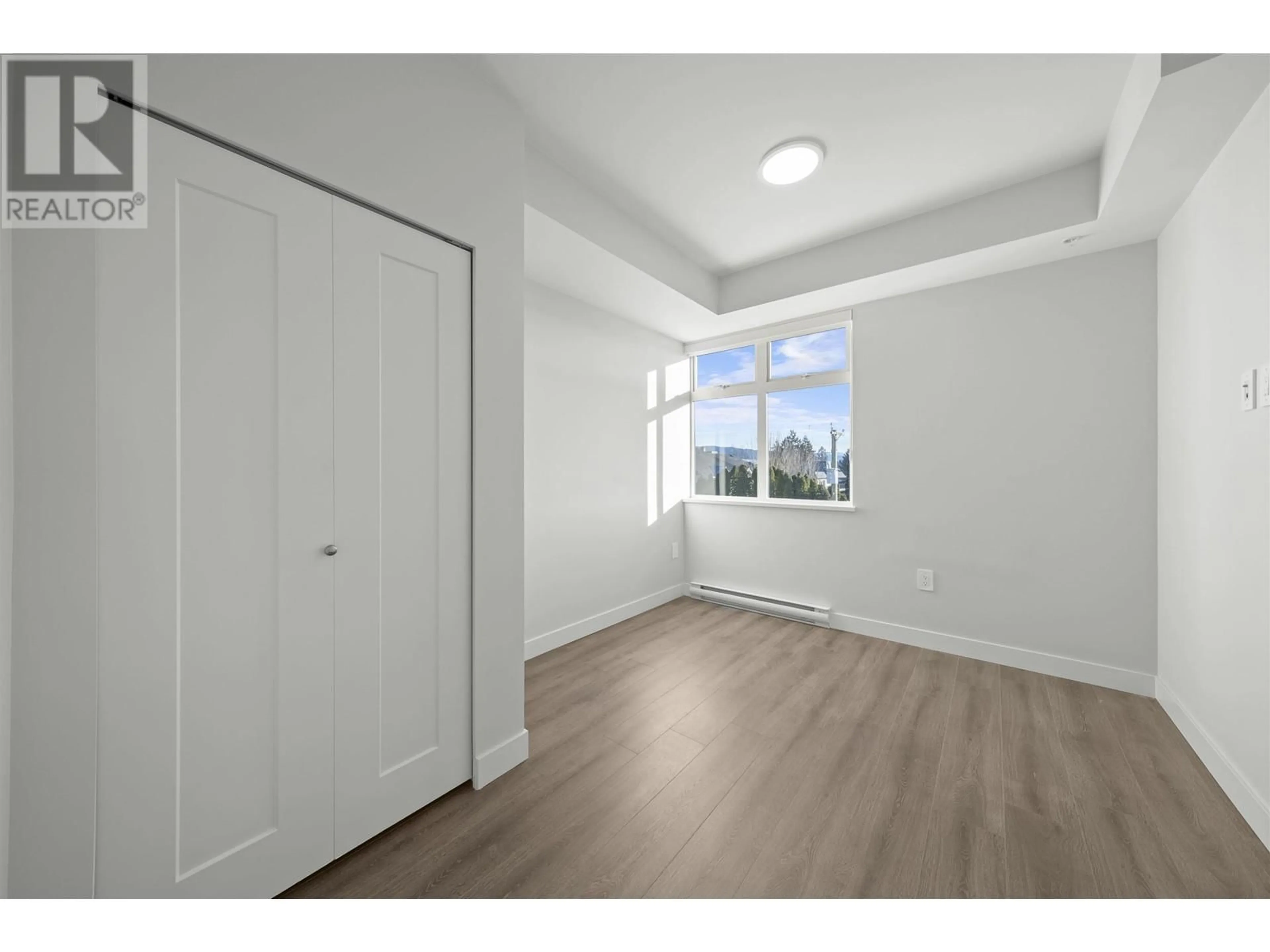 A pic of a room for 405 5535 HASTINGS STREET, Burnaby British Columbia V5B1R2