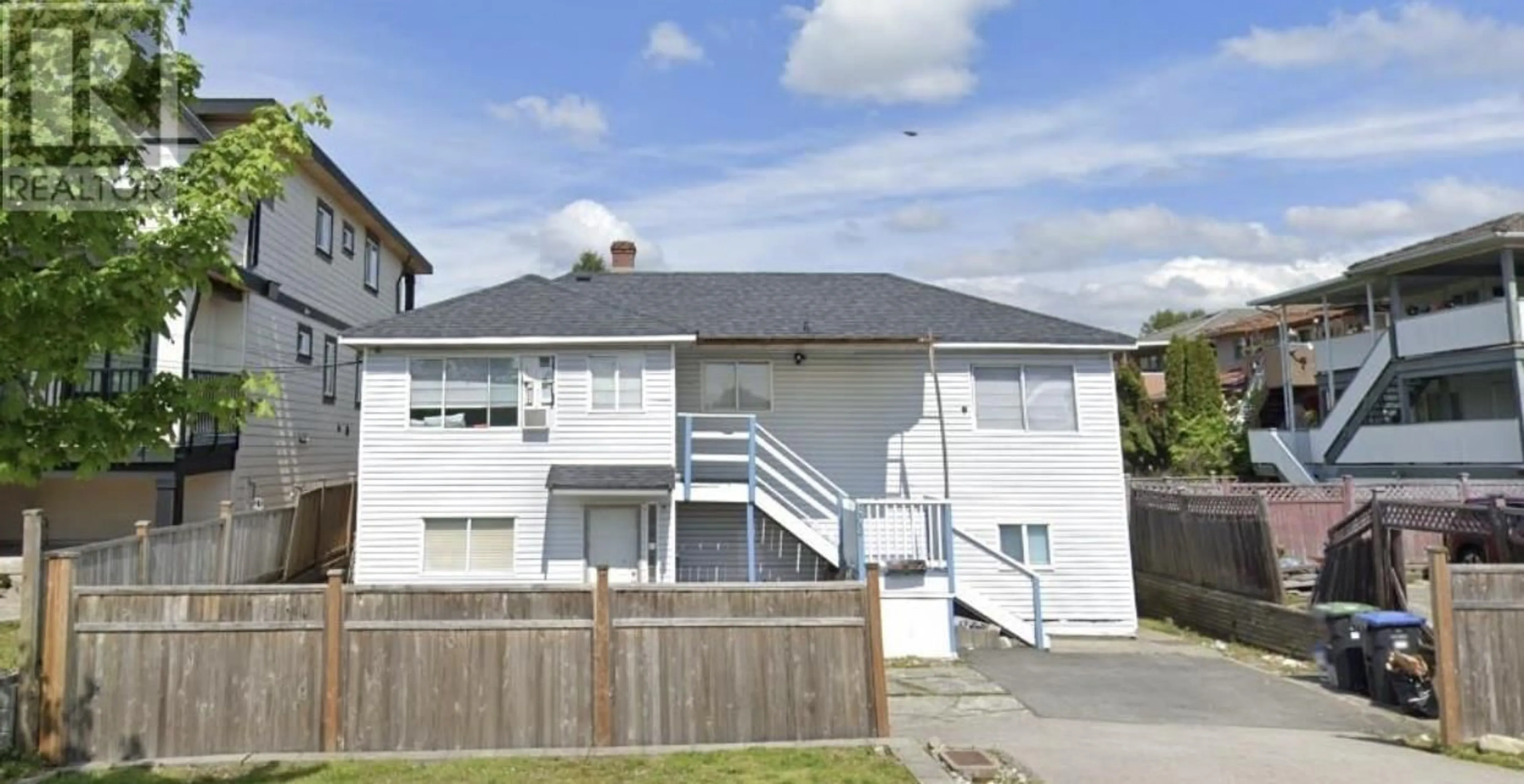 A pic from outside/outdoor area/front of a property/back of a property/a pic from drone, street for 803 EWEN AVENUE, New Westminster British Columbia V3M5C6