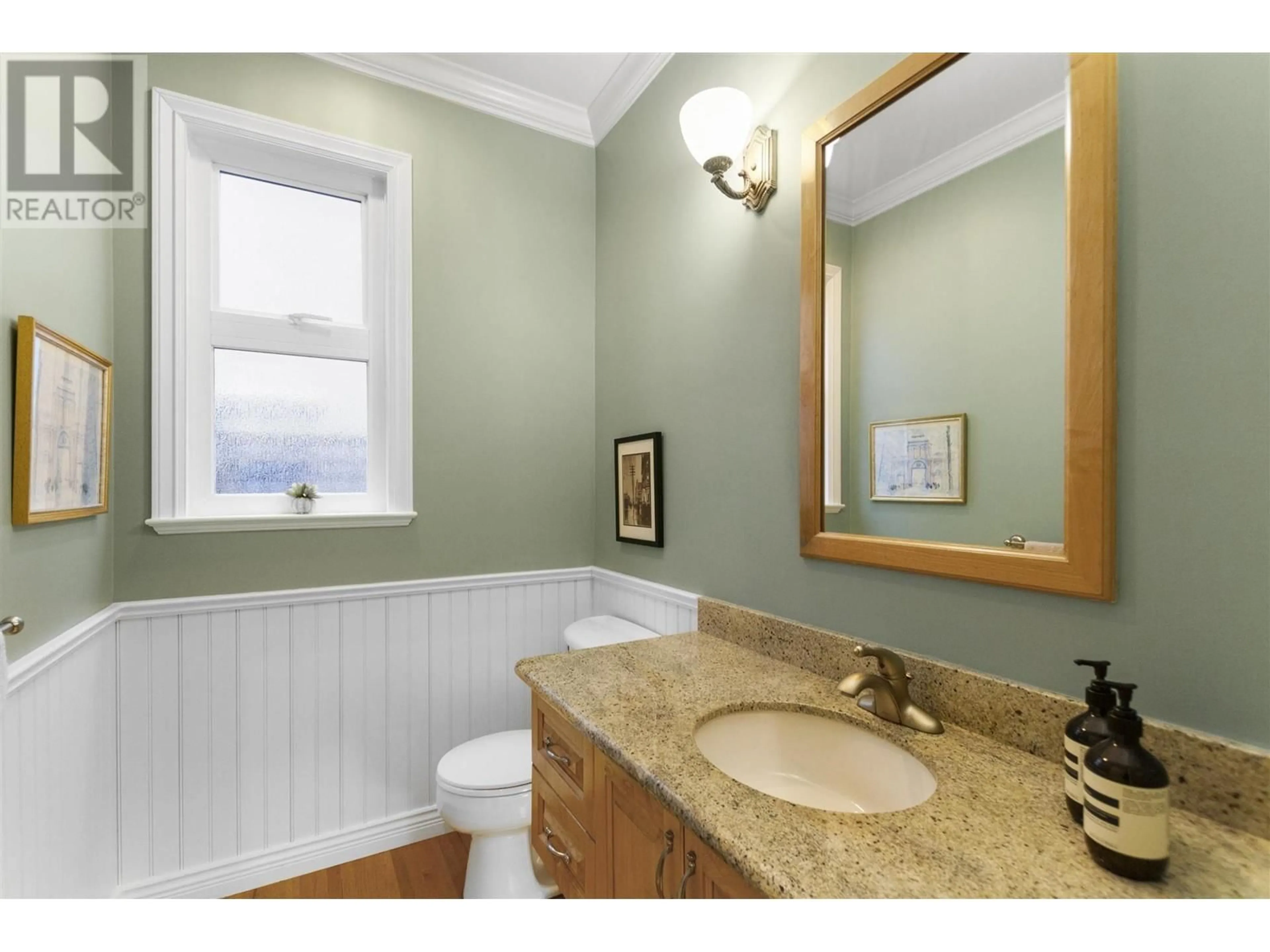 Standard bathroom, ceramic/tile floor for 4443 W 15TH AVENUE, Vancouver British Columbia V6R3B1