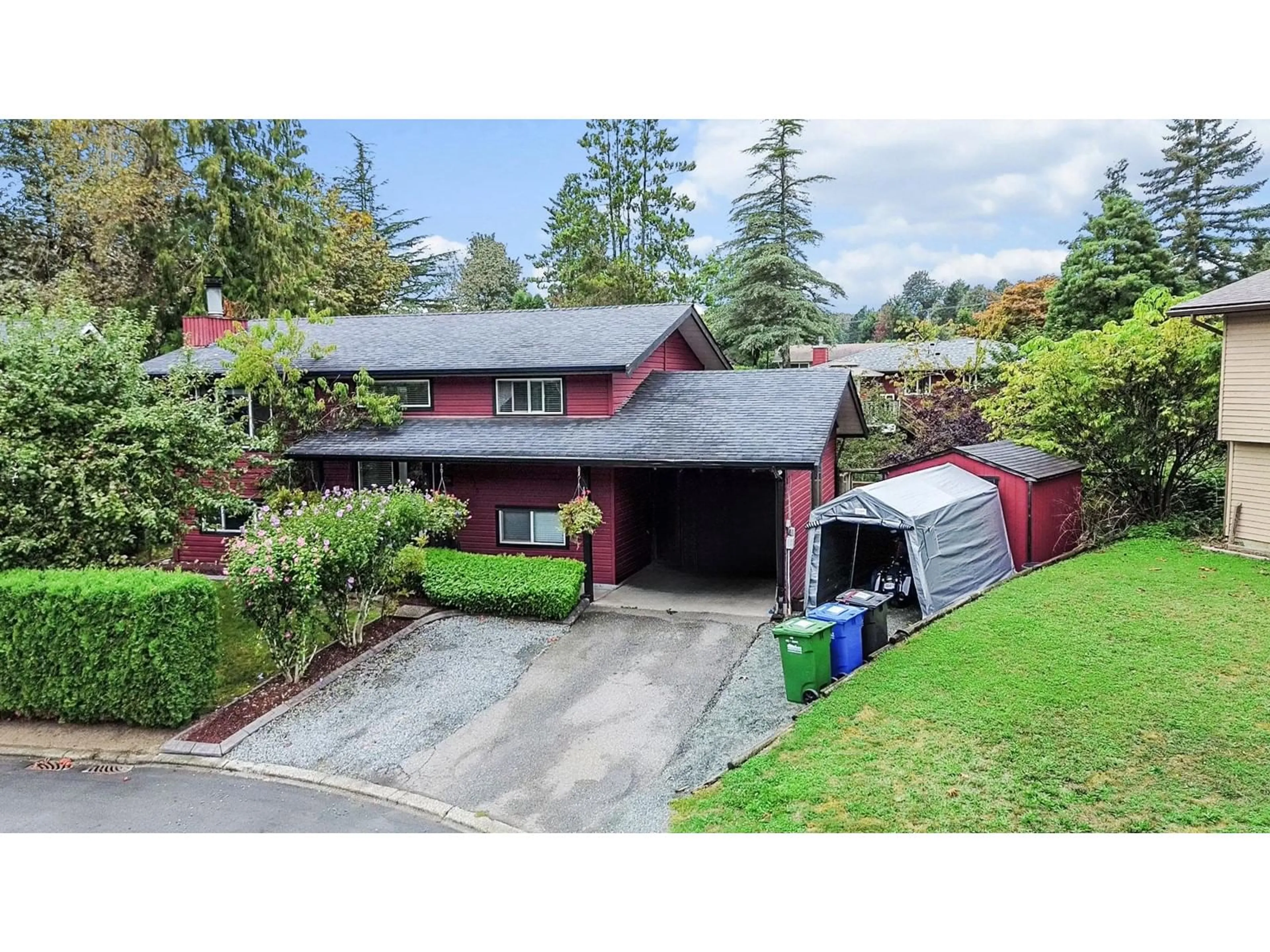 A pic from outside/outdoor area/front of a property/back of a property/a pic from drone, street for 35315 WELLS GRAY PLACE, Abbotsford British Columbia V2S5X5