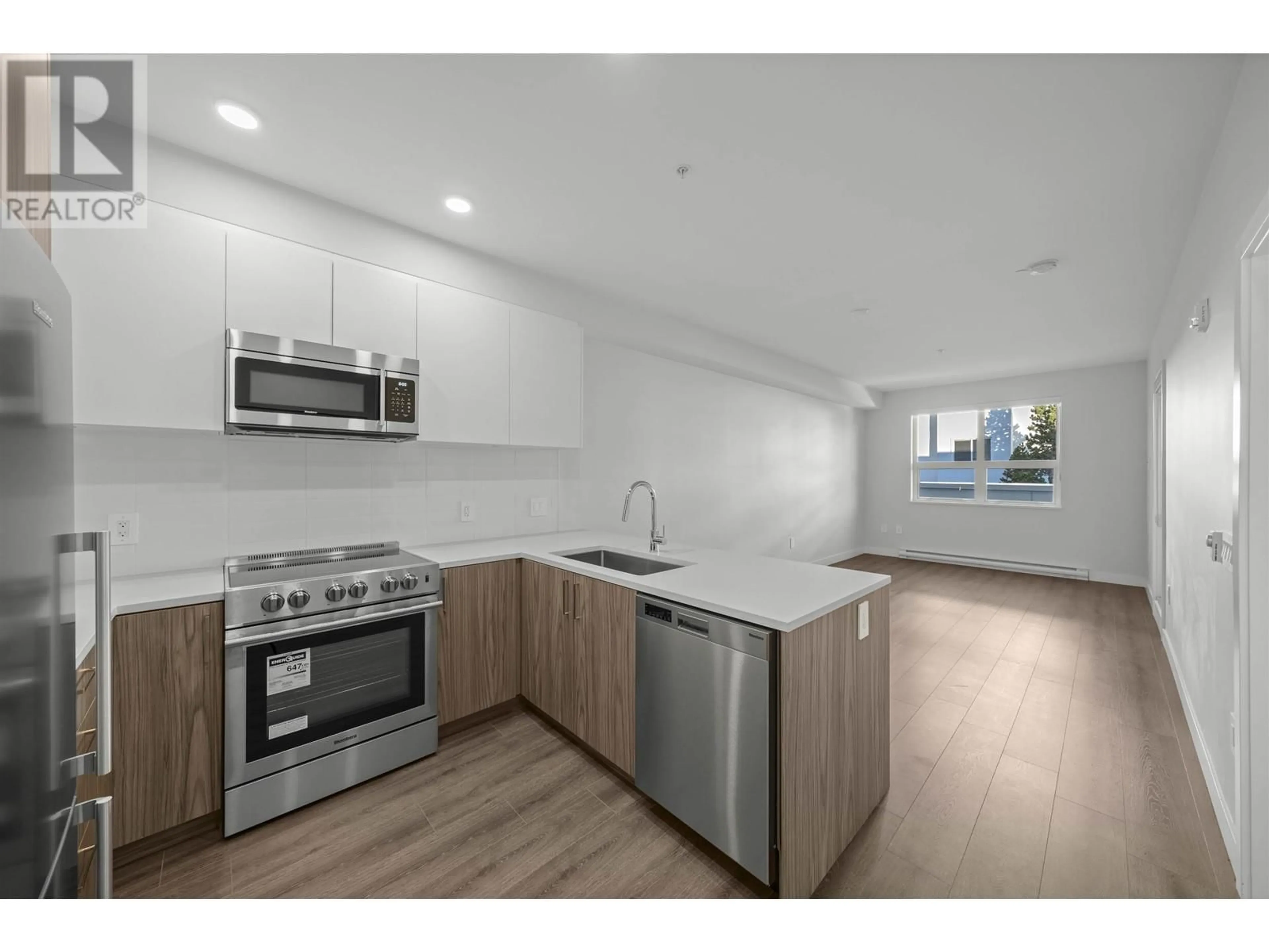 Standard kitchen, unknown for 307 5535 HASTINGS STREET, Burnaby British Columbia V5B1R2