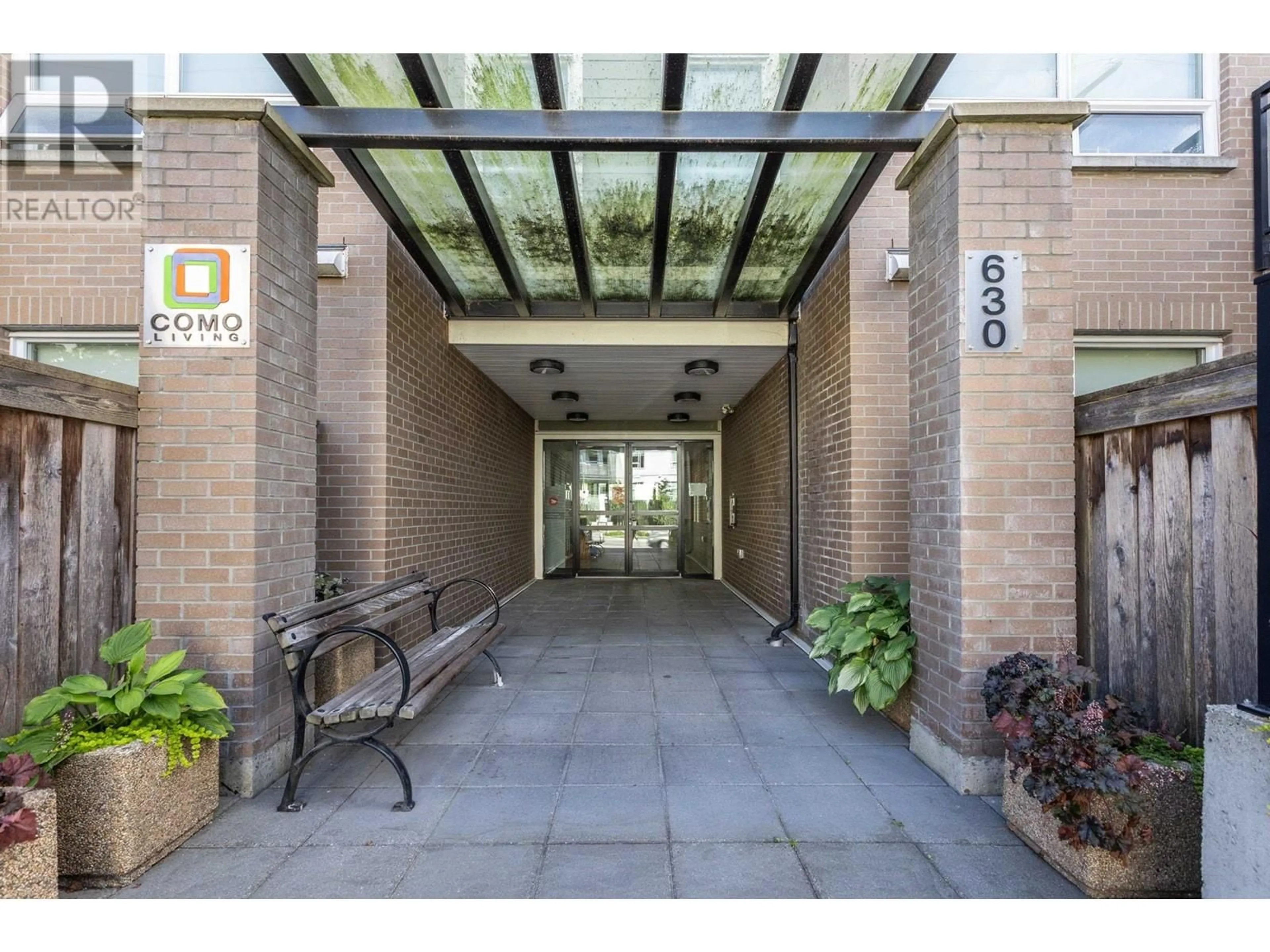 Indoor foyer for 211 630 COMO LAKE AVENUE, Coquitlam British Columbia V3J3M4