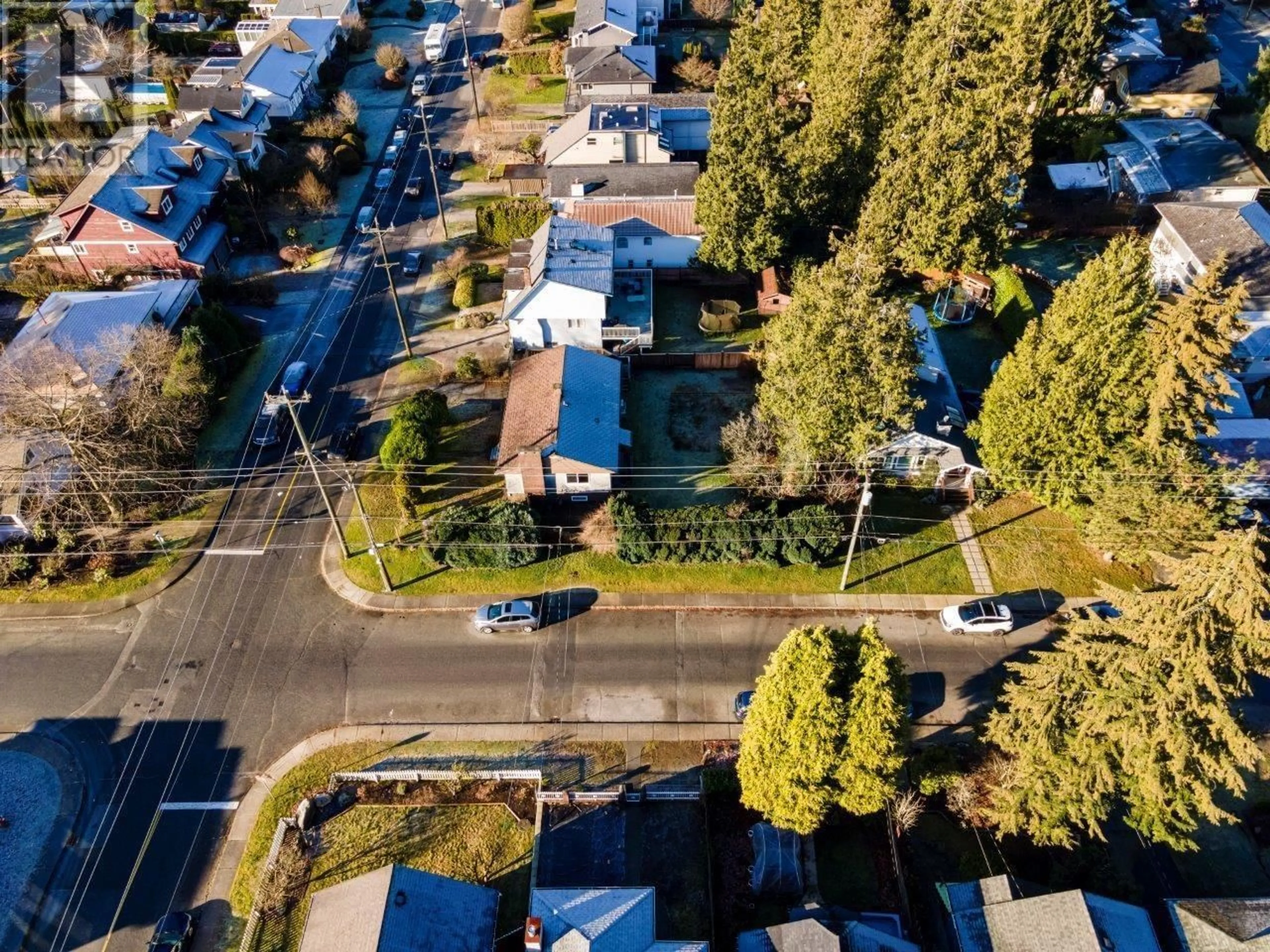 A pic from outside/outdoor area/front of a property/back of a property/a pic from drone, street for 780 E 16TH STREET, North Vancouver British Columbia V7L2V1