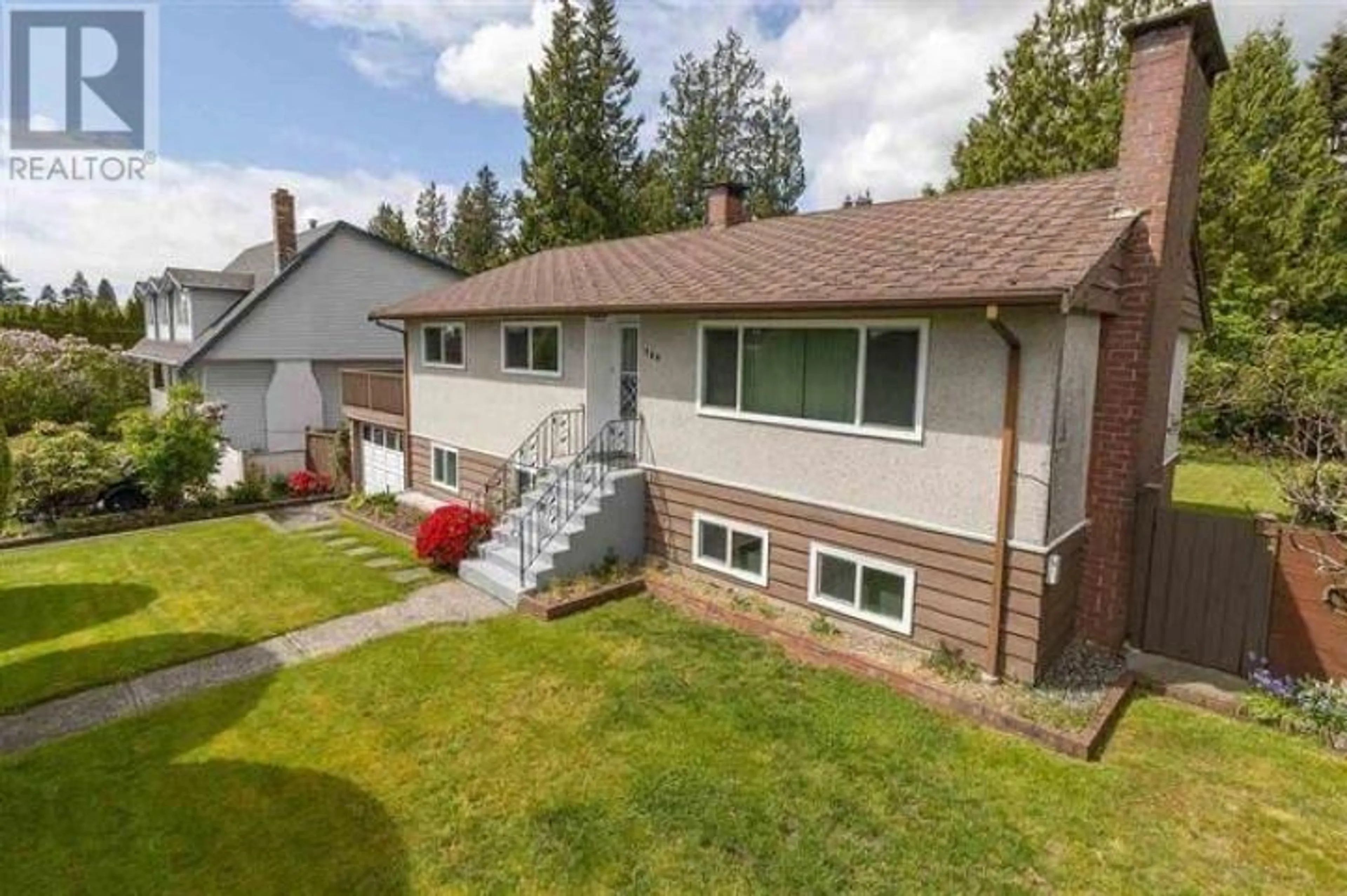 A pic from outside/outdoor area/front of a property/back of a property/a pic from drone, mountain view for 780 E 16TH STREET, North Vancouver British Columbia V7L2V1