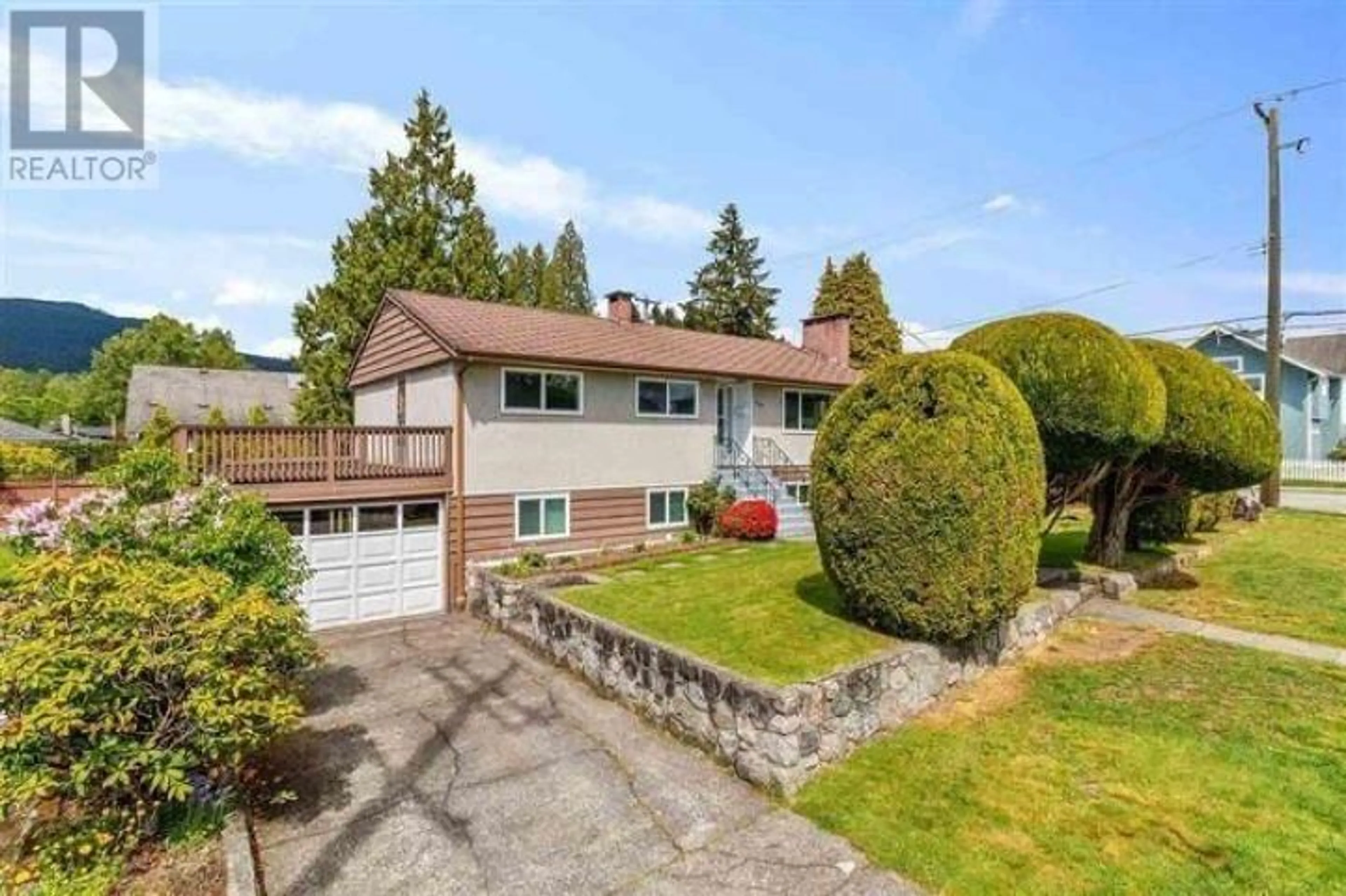 A pic from outside/outdoor area/front of a property/back of a property/a pic from drone, street for 780 E 16TH STREET, North Vancouver British Columbia V7L2V1