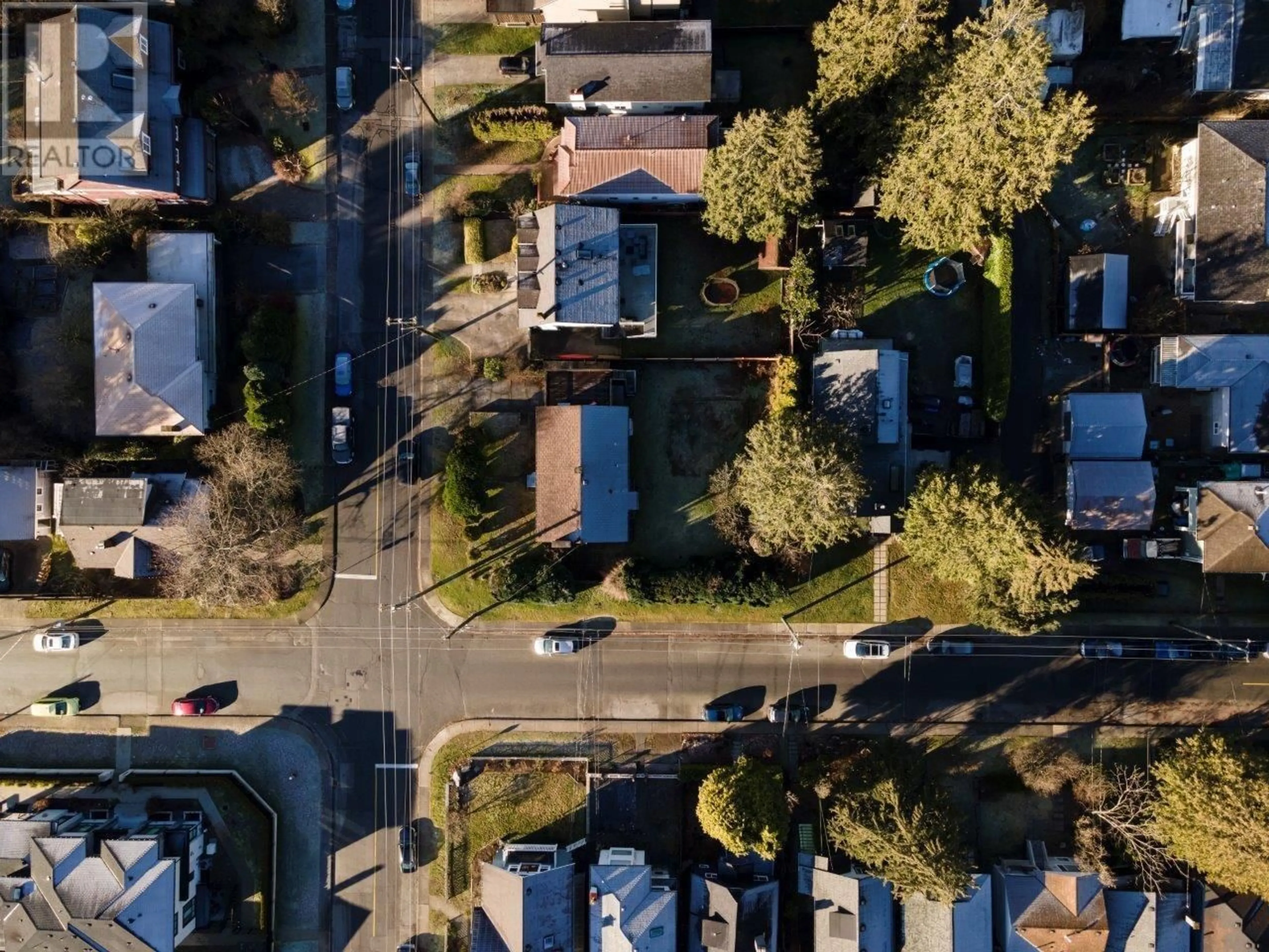 A pic from outside/outdoor area/front of a property/back of a property/a pic from drone, street for 780 E 16TH STREET, North Vancouver British Columbia V7L2V1