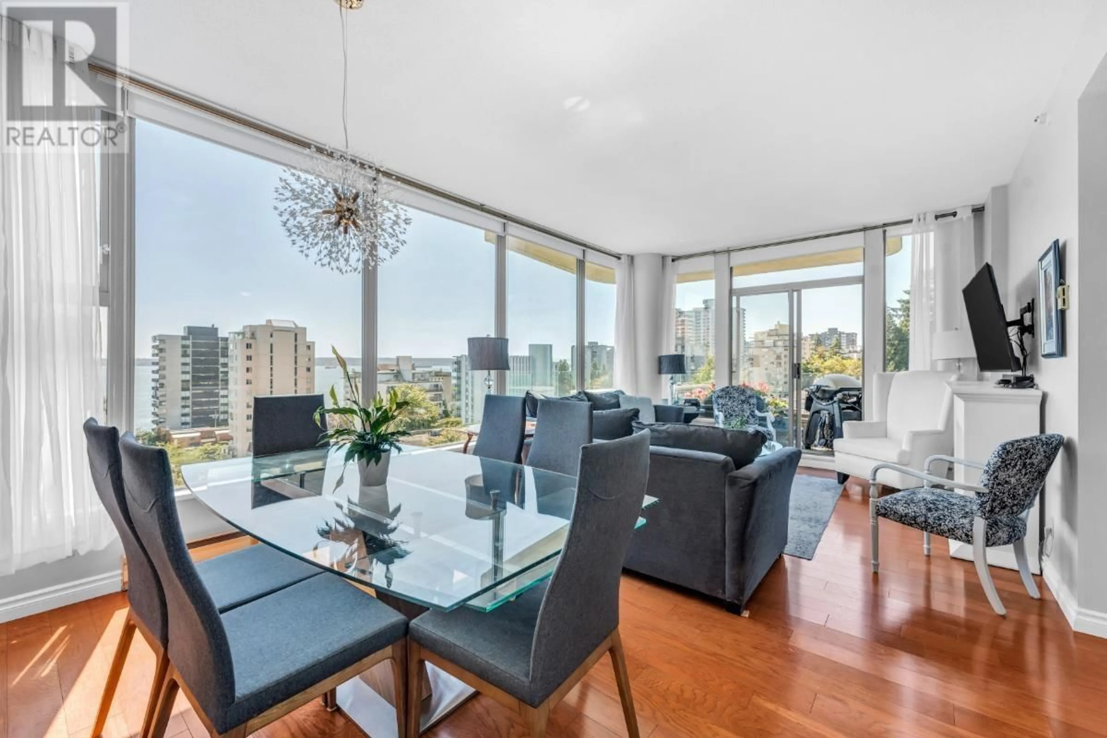 Dining room, wood/laminate floor for 601 570 18TH STREET, West Vancouver British Columbia V7V3V7