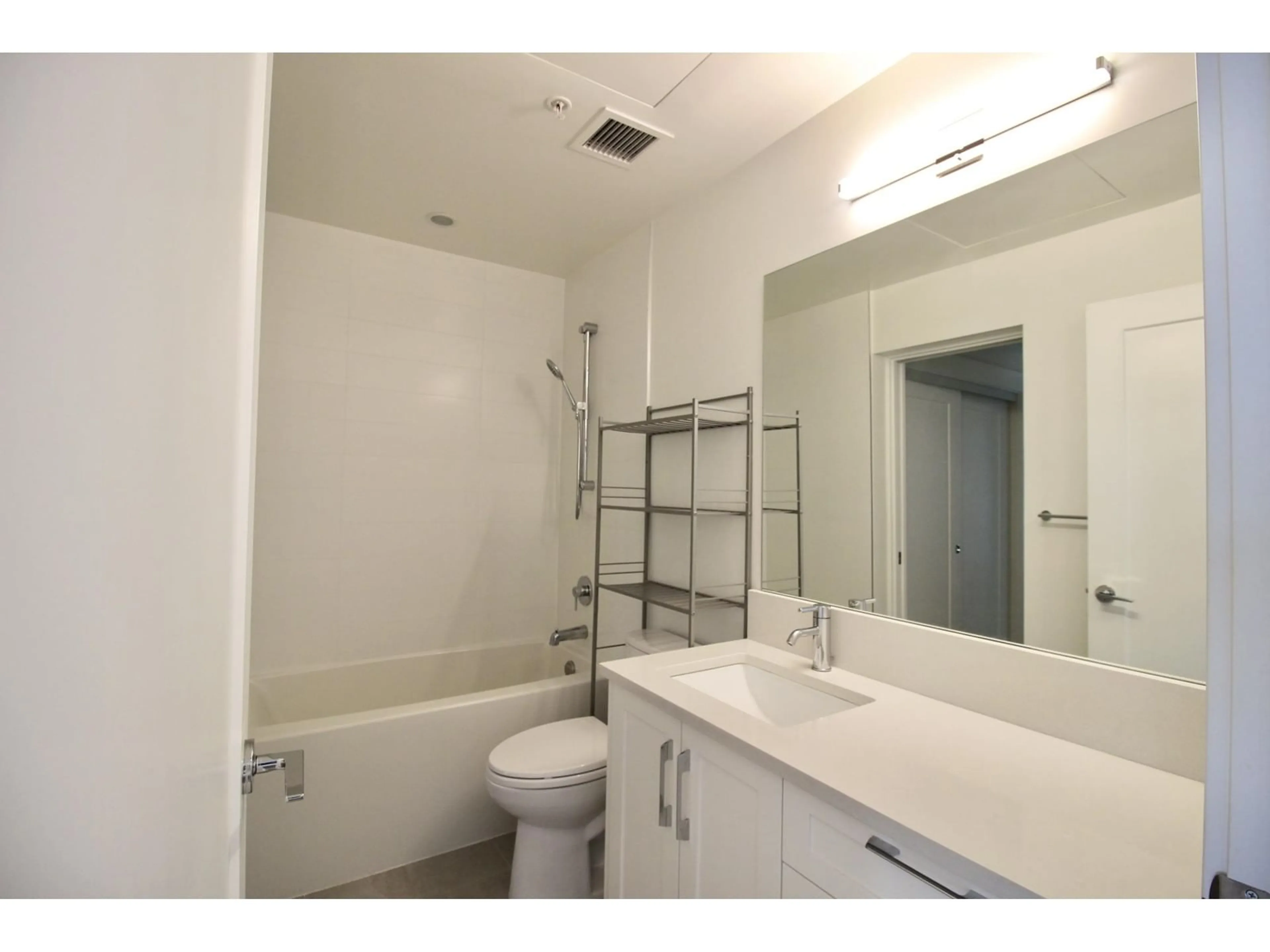 Standard bathroom, ceramic/tile floor for A305 20727 WILLOUGHBY TOWN CENTRE DRIVE, Langley British Columbia V2Y3N1