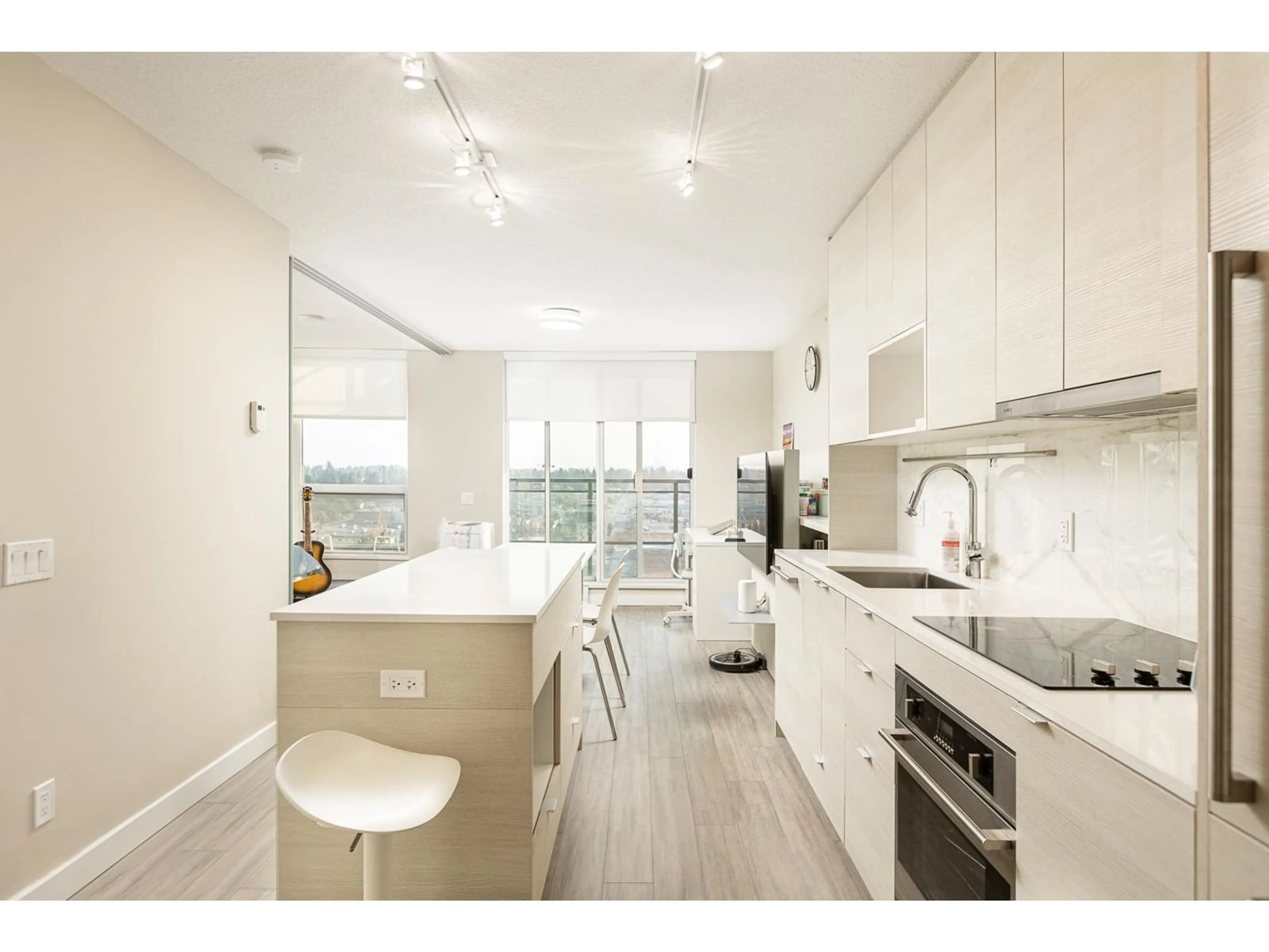 Open concept kitchen, unknown for 2008 - 13398 104, Surrey British Columbia V3T1V6