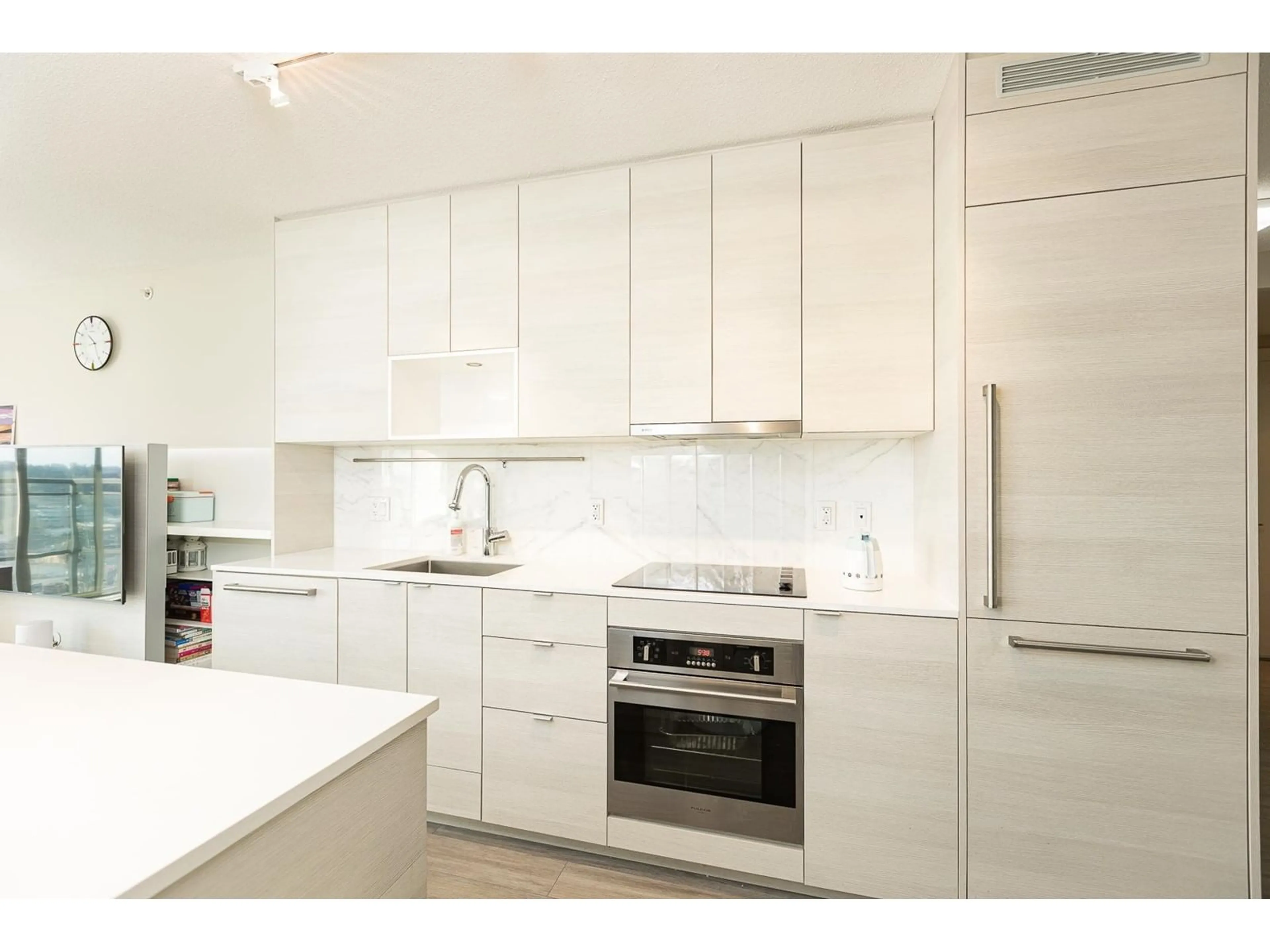 Standard kitchen, unknown for 2008 - 13398 104, Surrey British Columbia V3T1V6