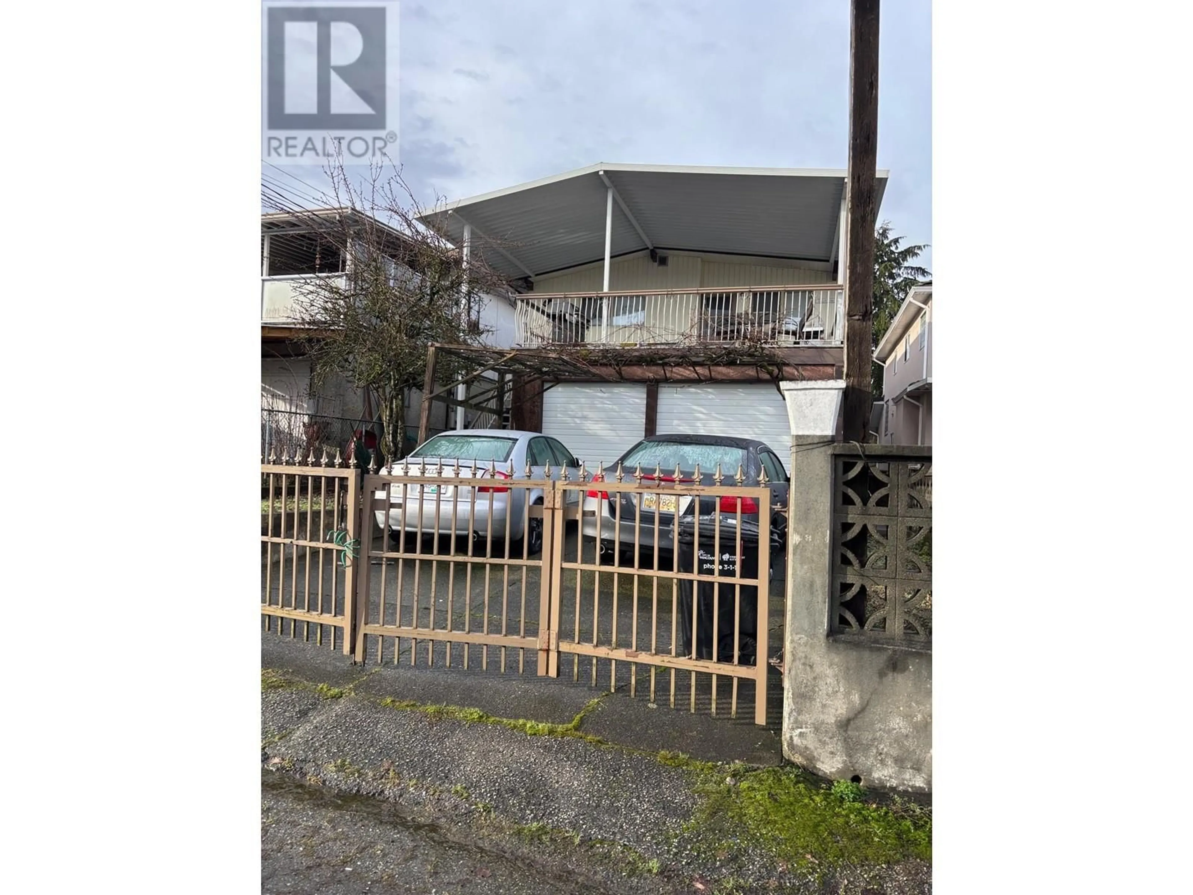 Parking for 4866 FLEMING STREET, Vancouver British Columbia V5N3W6