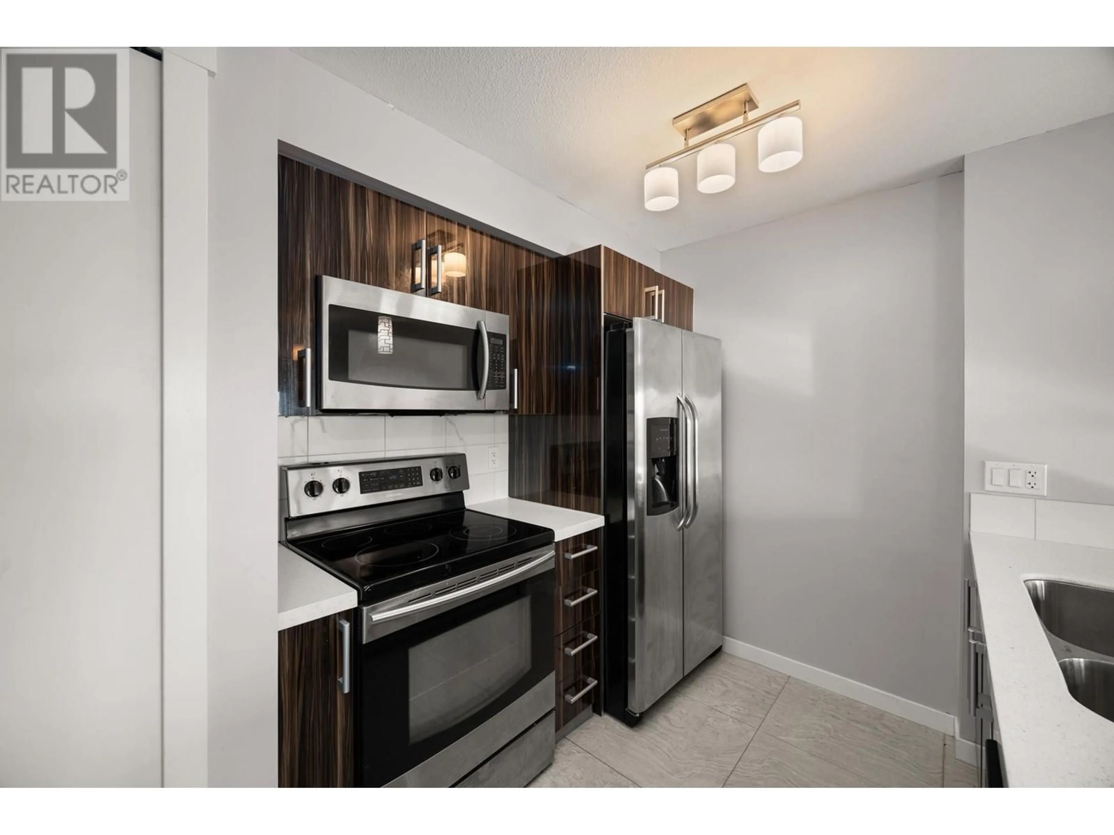 Standard kitchen, unknown for 503 22318 LOUGHEED HIGHWAY, Maple Ridge British Columbia V2X2T4