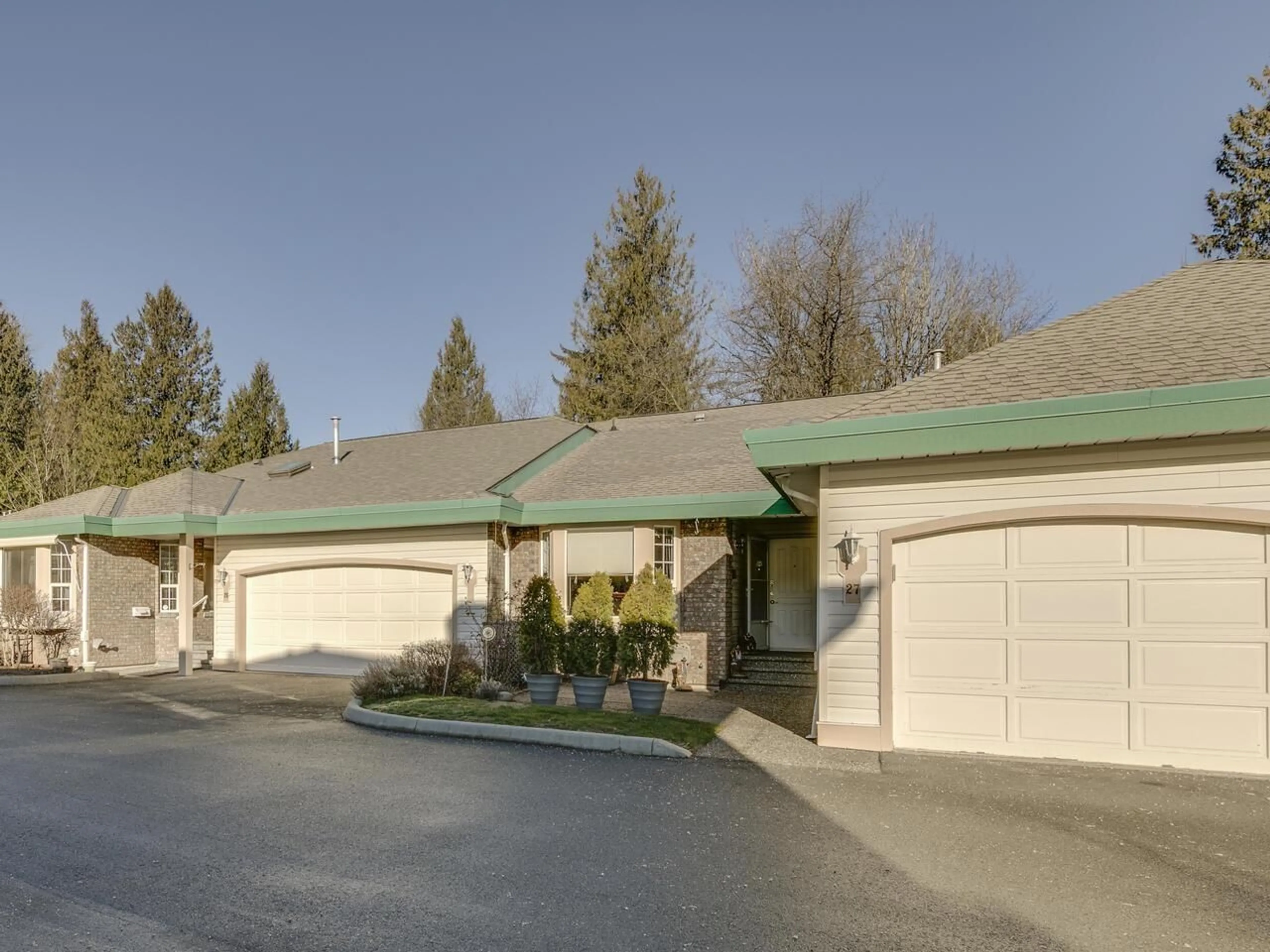 Indoor garage for 27 3115 TRAFALGAR STREET, Abbotsford British Columbia V2S4N3