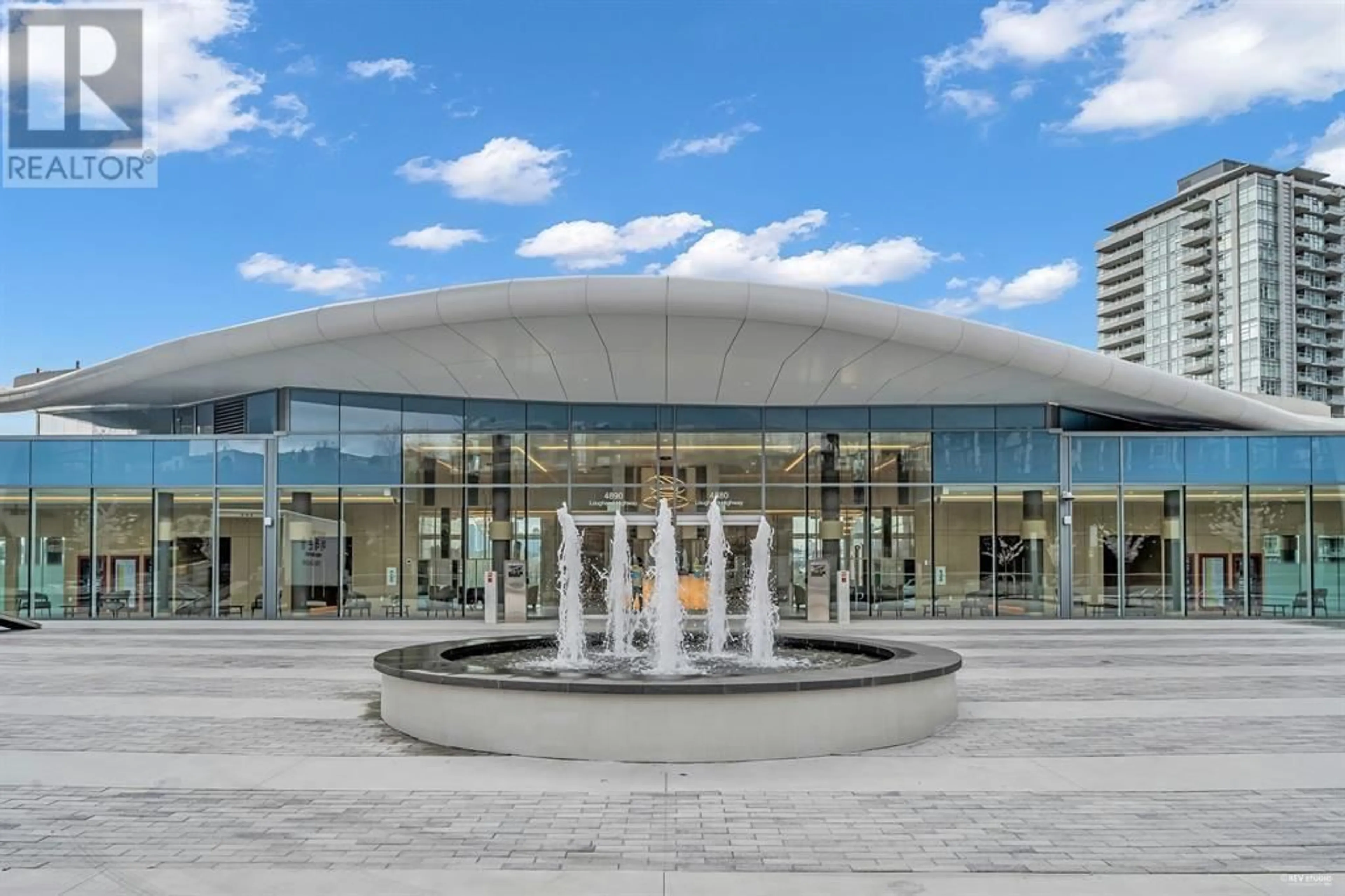 Indoor foyer for 2001 4890 LOUGHEED HIGHWAY, Burnaby British Columbia V5C0N2