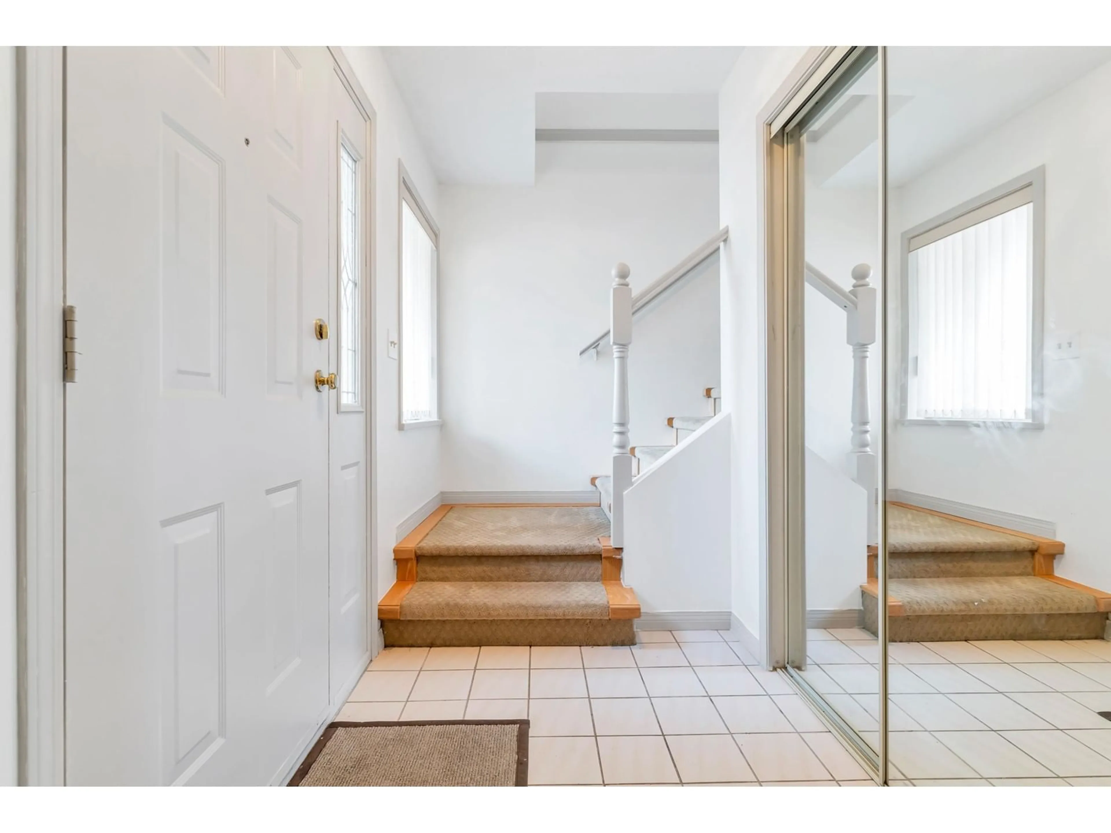 Indoor entryway for 404 19645 64 AVENUE, Langley British Columbia V2Y1L2