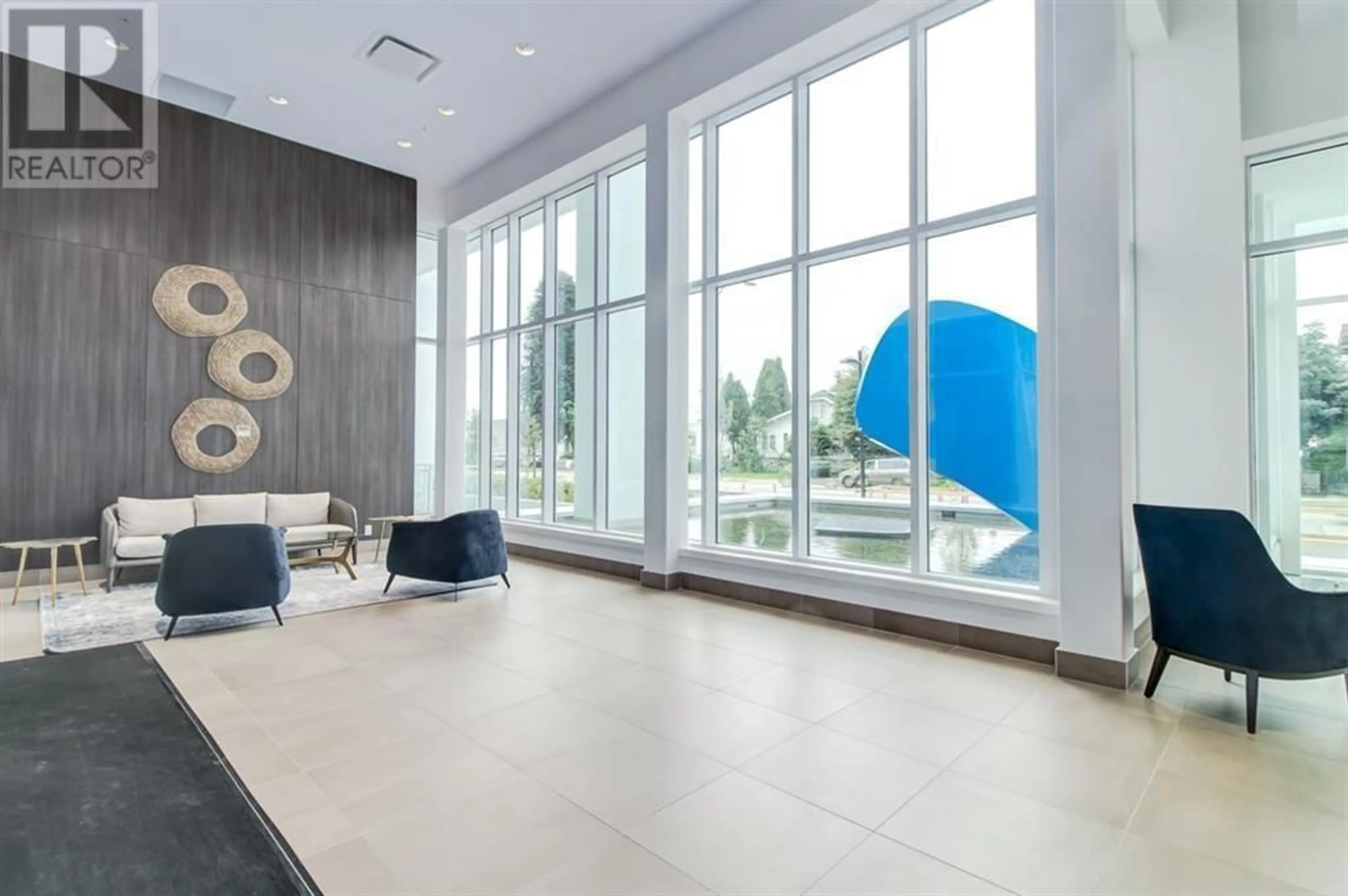 Indoor foyer for 1104 5051 IMPERIAL STREET, Burnaby British Columbia V5J0J3