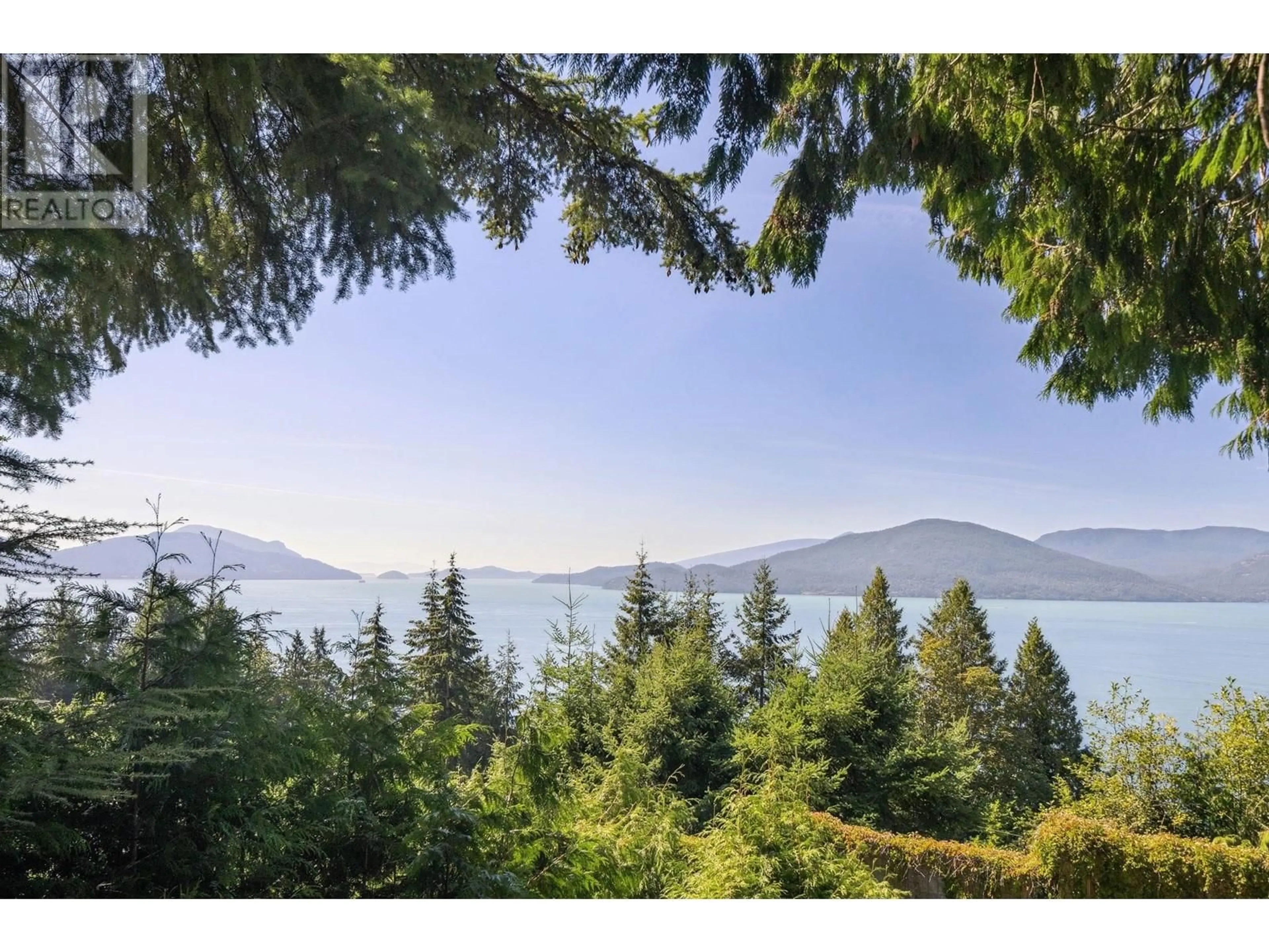 A pic from outside/outdoor area/front of a property/back of a property/a pic from drone, water/lake/river/ocean view for 330 BAYVIEW ROAD, Lions Bay British Columbia V0N2E0