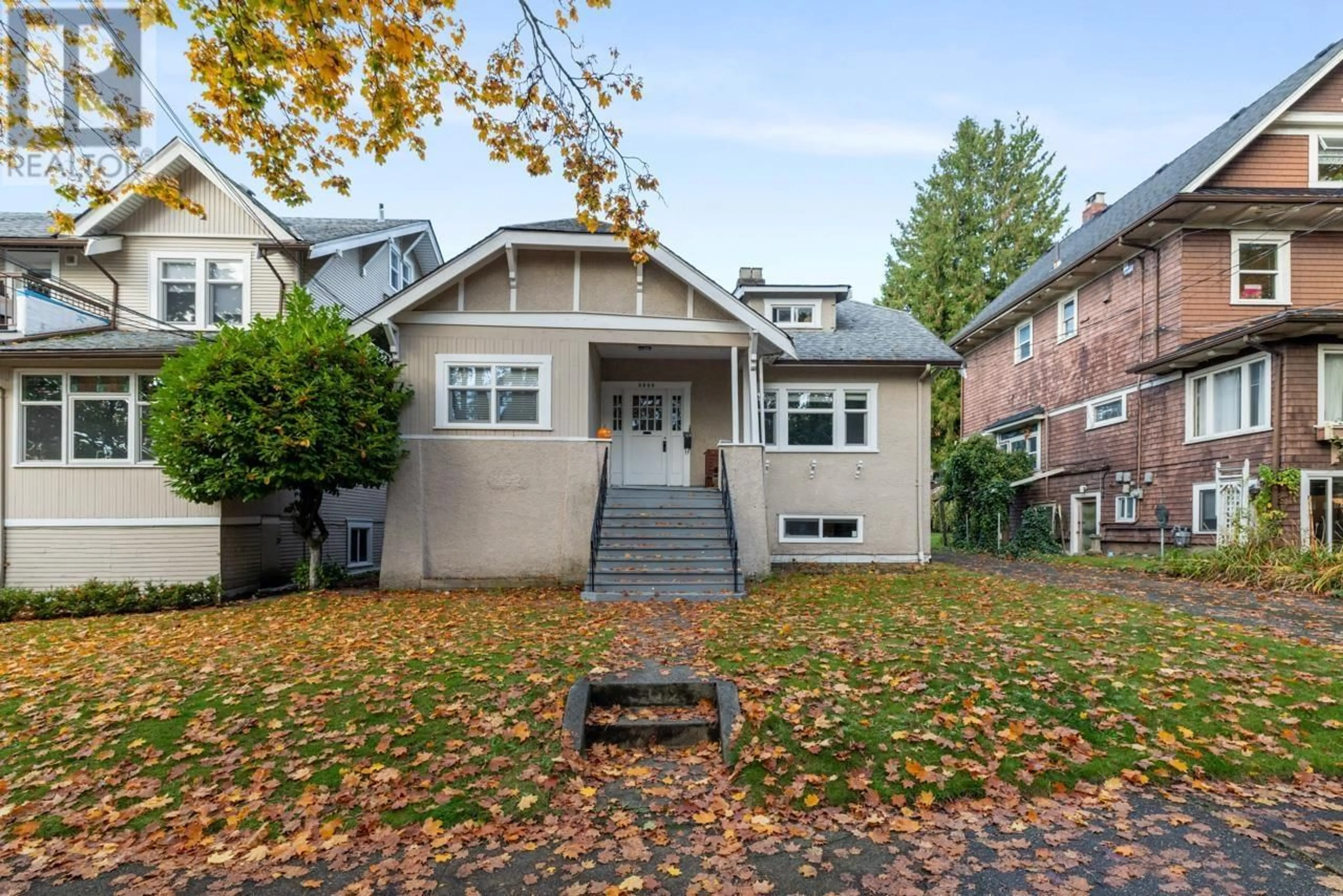 Home with vinyl exterior material, street for 2325/35 W 8TH AVENUE, Vancouver British Columbia V6K2A8