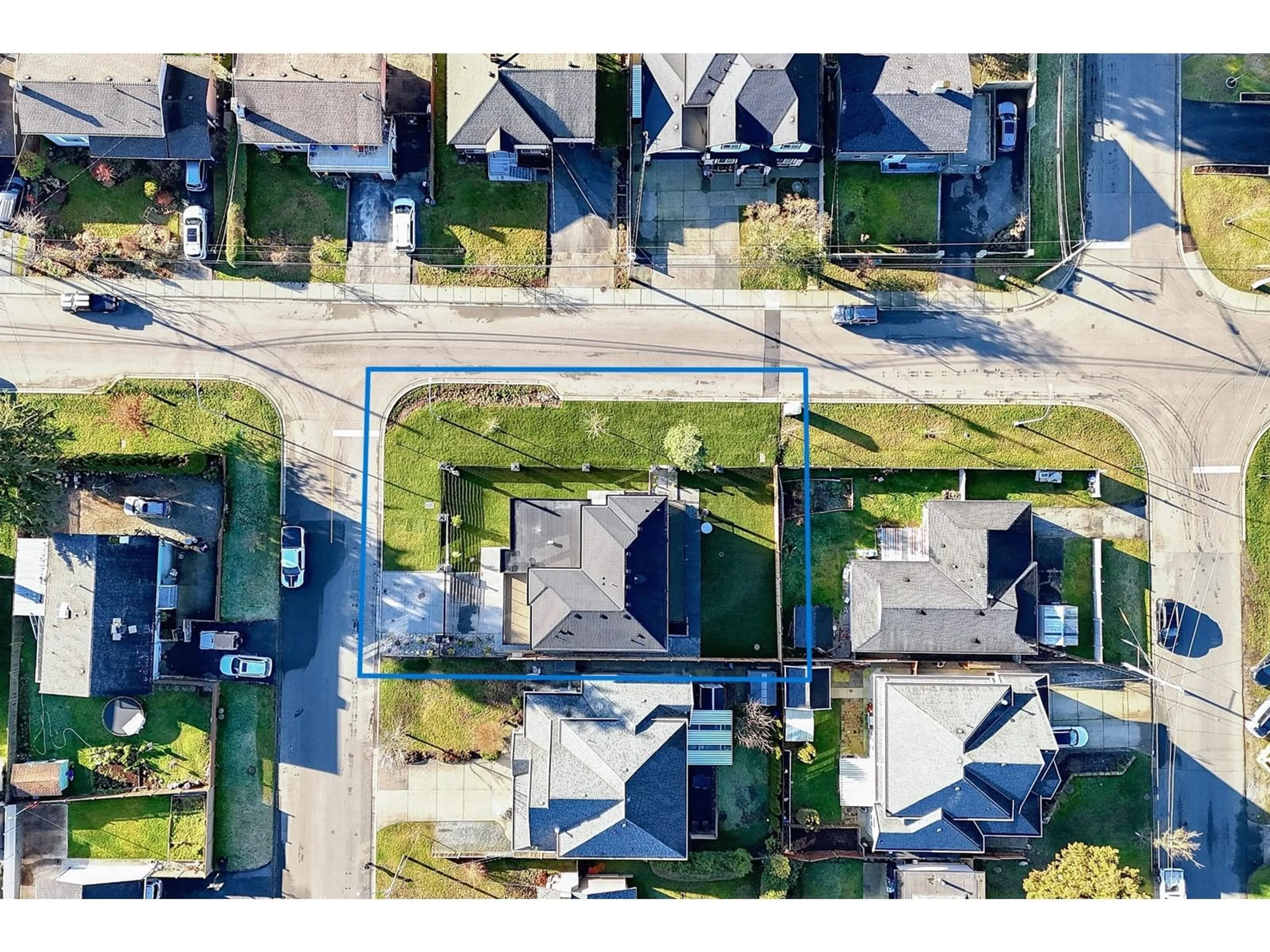 A pic from outside/outdoor area/front of a property/back of a property/a pic from drone, street for 9524 118 STREET, Delta British Columbia V4C6J5