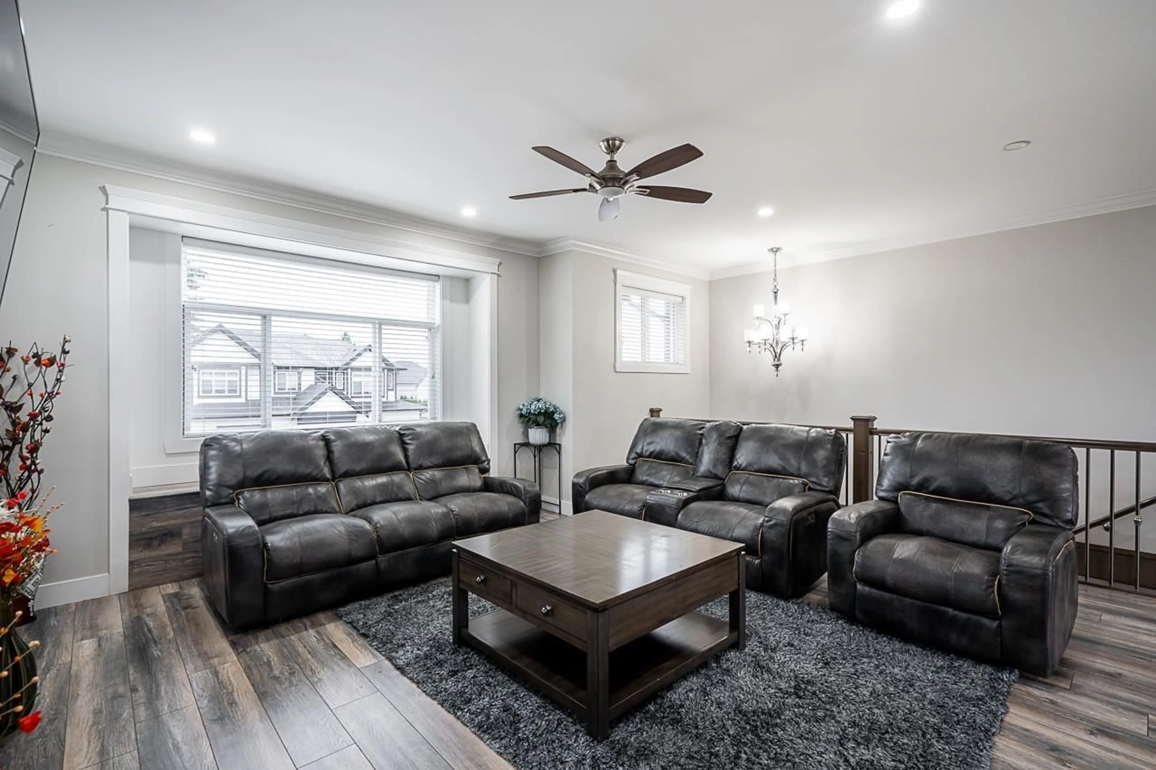 Living room with furniture, unknown for 32925 PEEBLES DRIVE, Mission British Columbia V2V0C9