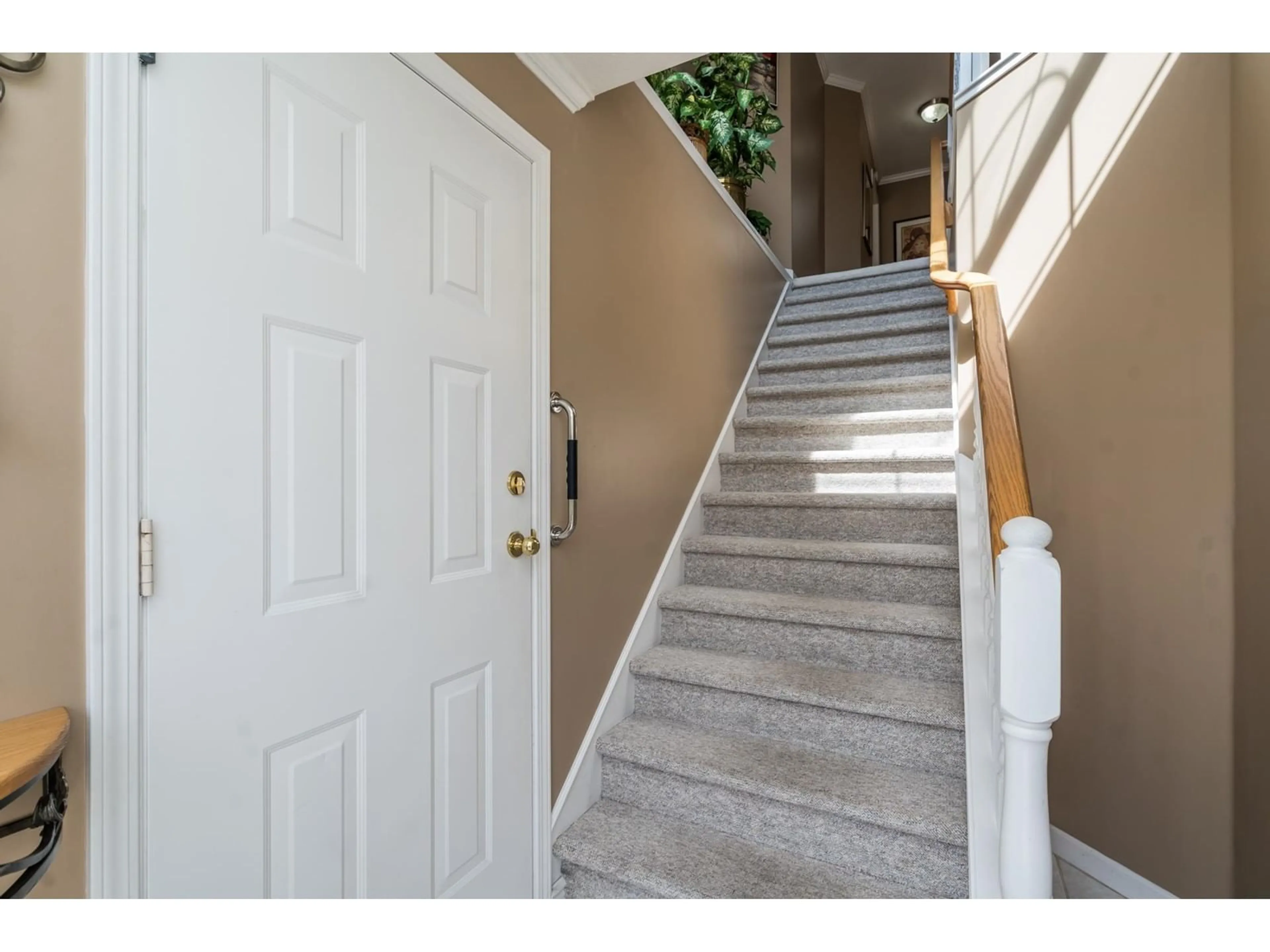 Indoor entryway for 35 9168 FLEETWOOD WAY, Surrey British Columbia V3R0P1