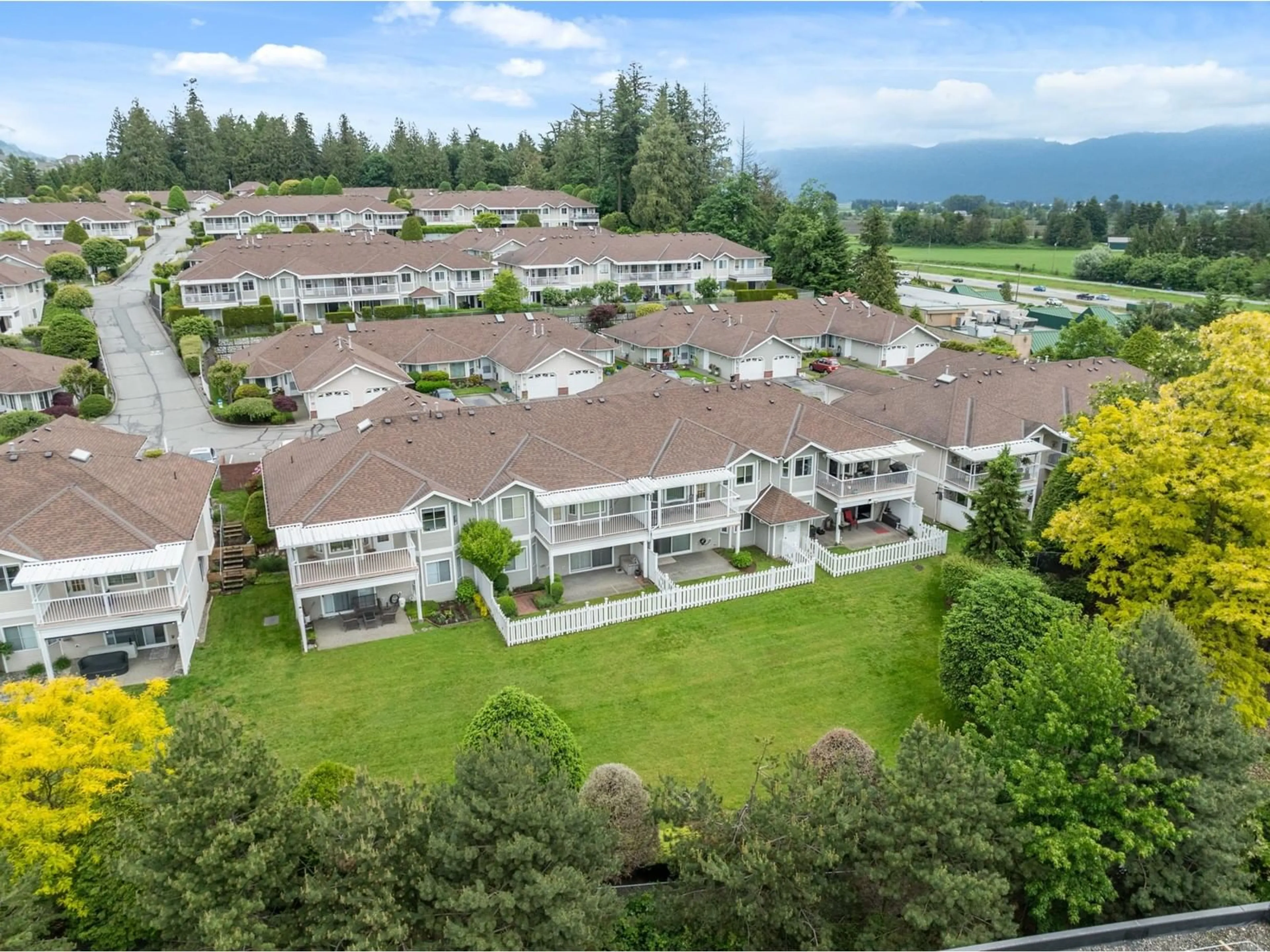 A pic from outside/outdoor area/front of a property/back of a property/a pic from drone, mountain view for 75 - 1973 WINFIELD, Abbotsford British Columbia V3G1K6