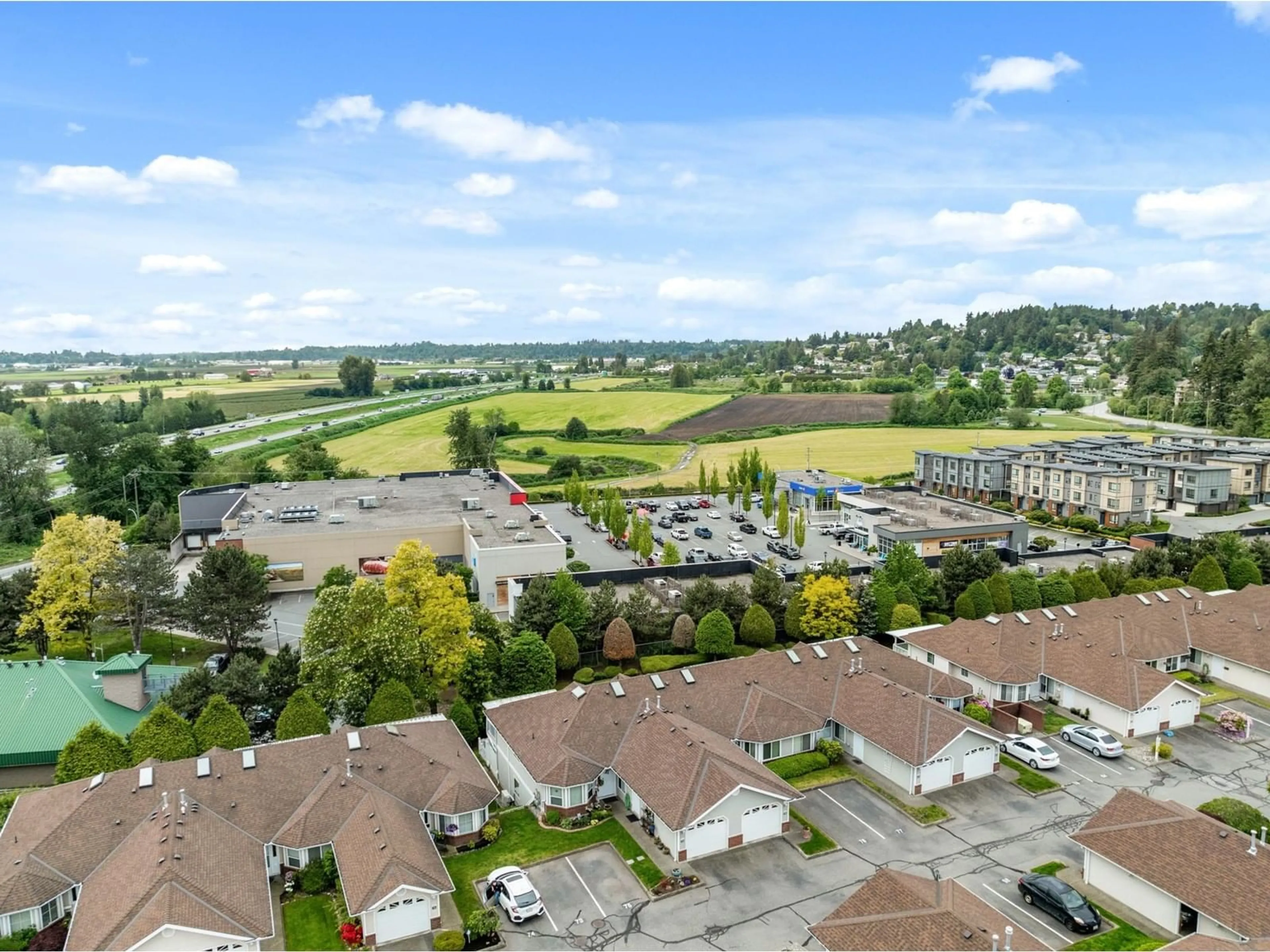 A pic from outside/outdoor area/front of a property/back of a property/a pic from drone, unknown for 75 - 1973 WINFIELD, Abbotsford British Columbia V3G1K6