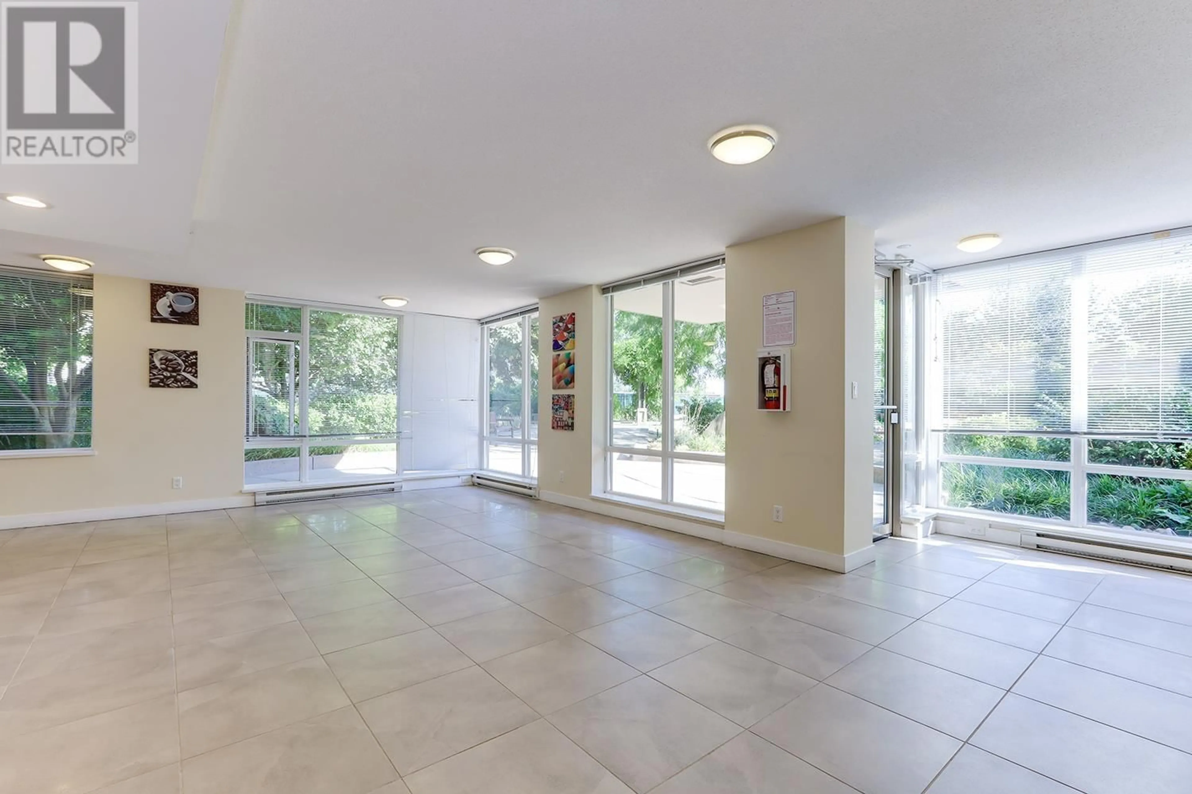 Indoor foyer for 803 2980 ATLANTIC AVENUE, Coquitlam British Columbia V3B0G2